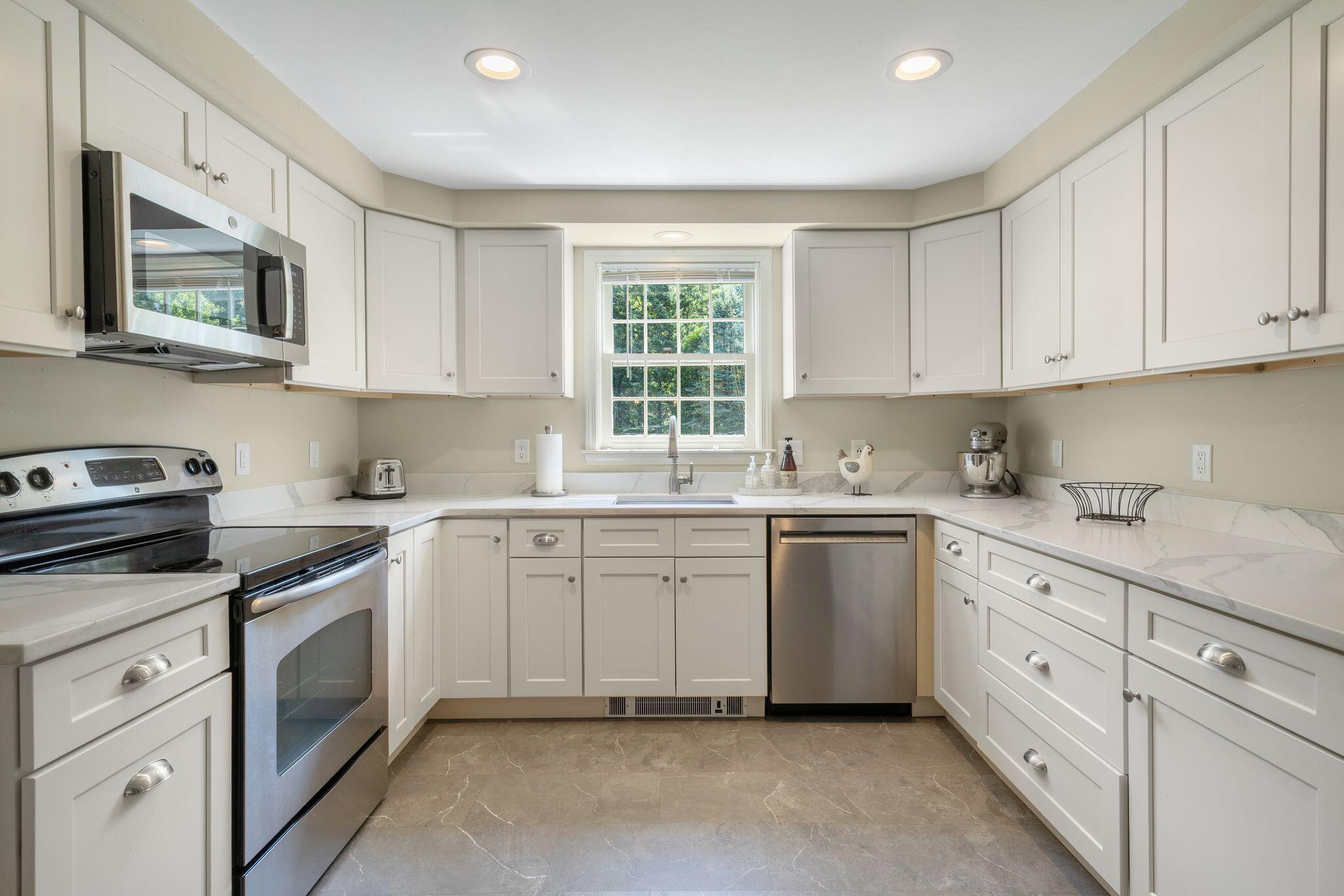 14 Flint Rock Drive Property Photo 8