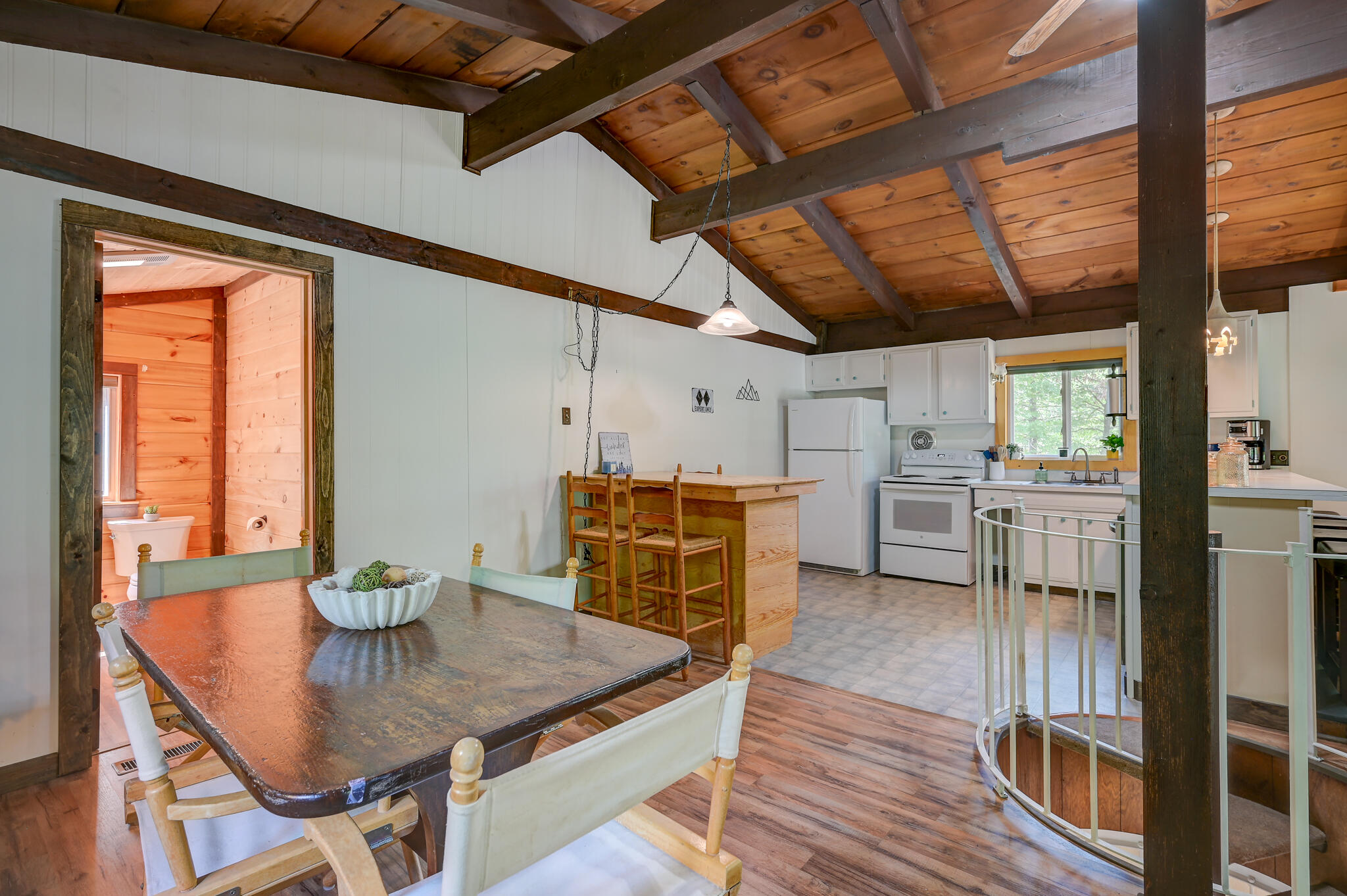11 Keene Lane Property Photo 8