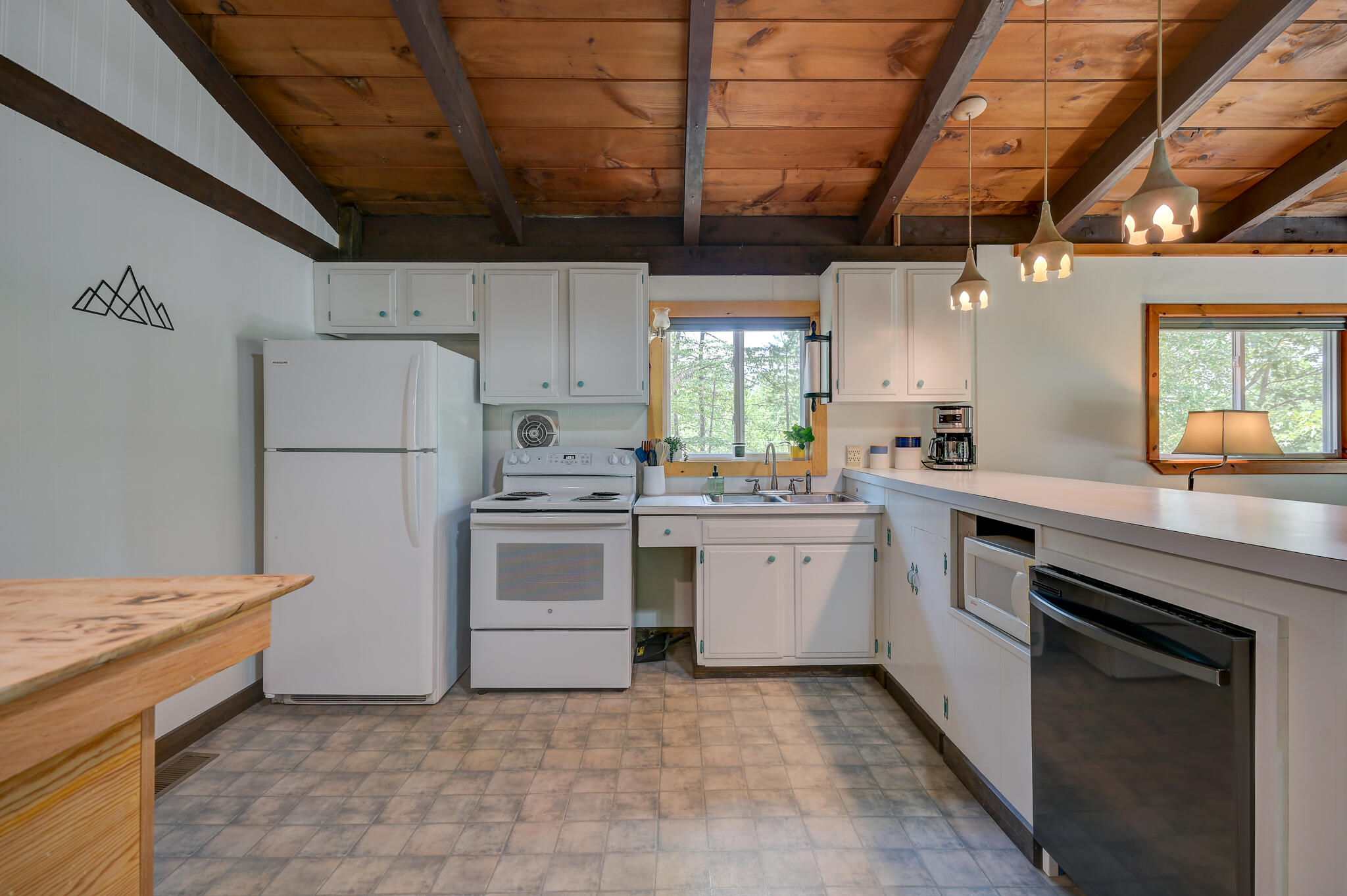 11 Keene Lane Property Photo 10