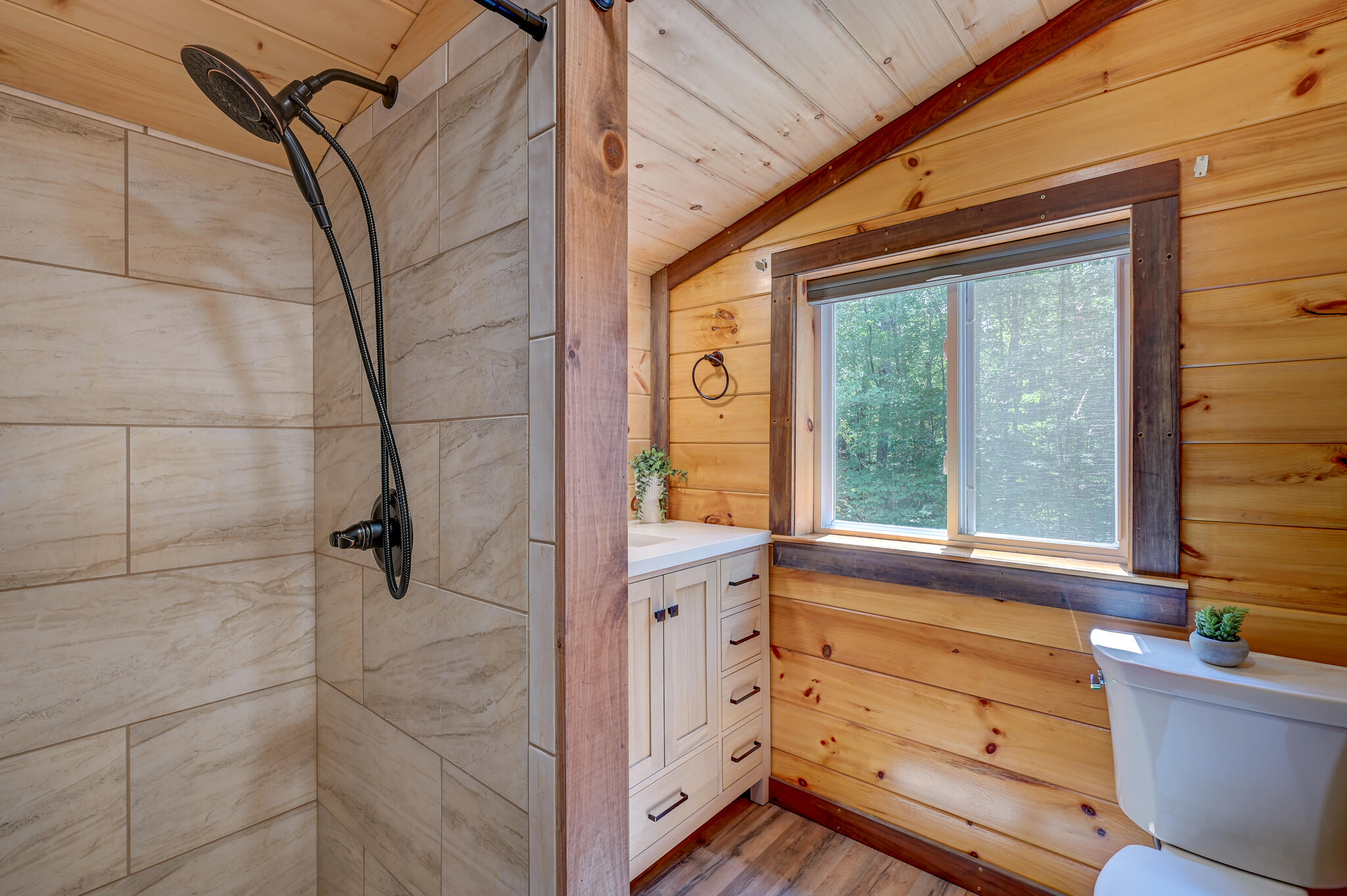 11 Keene Lane Property Photo 14