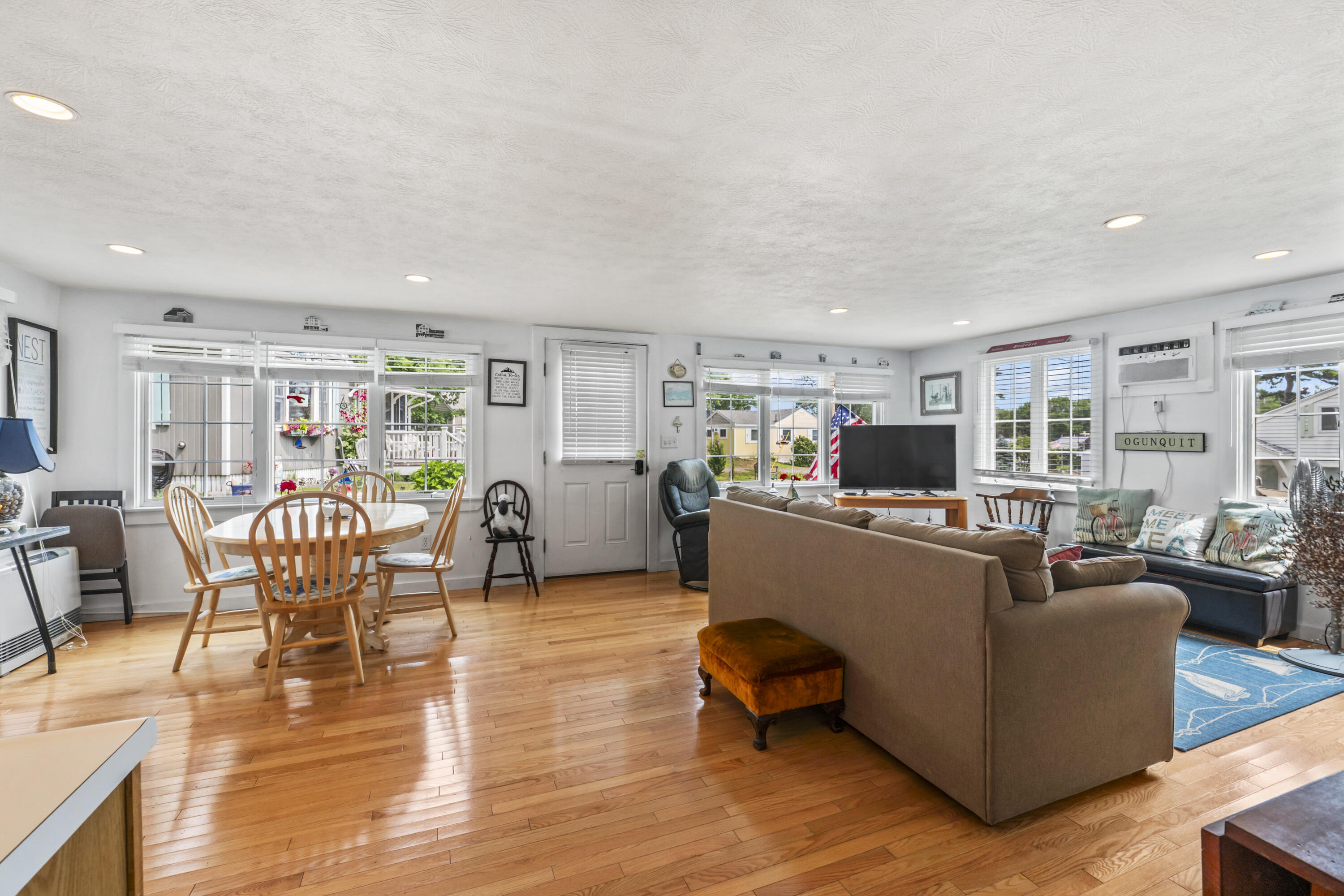 17 Eastwind Lane . Property Photo 4