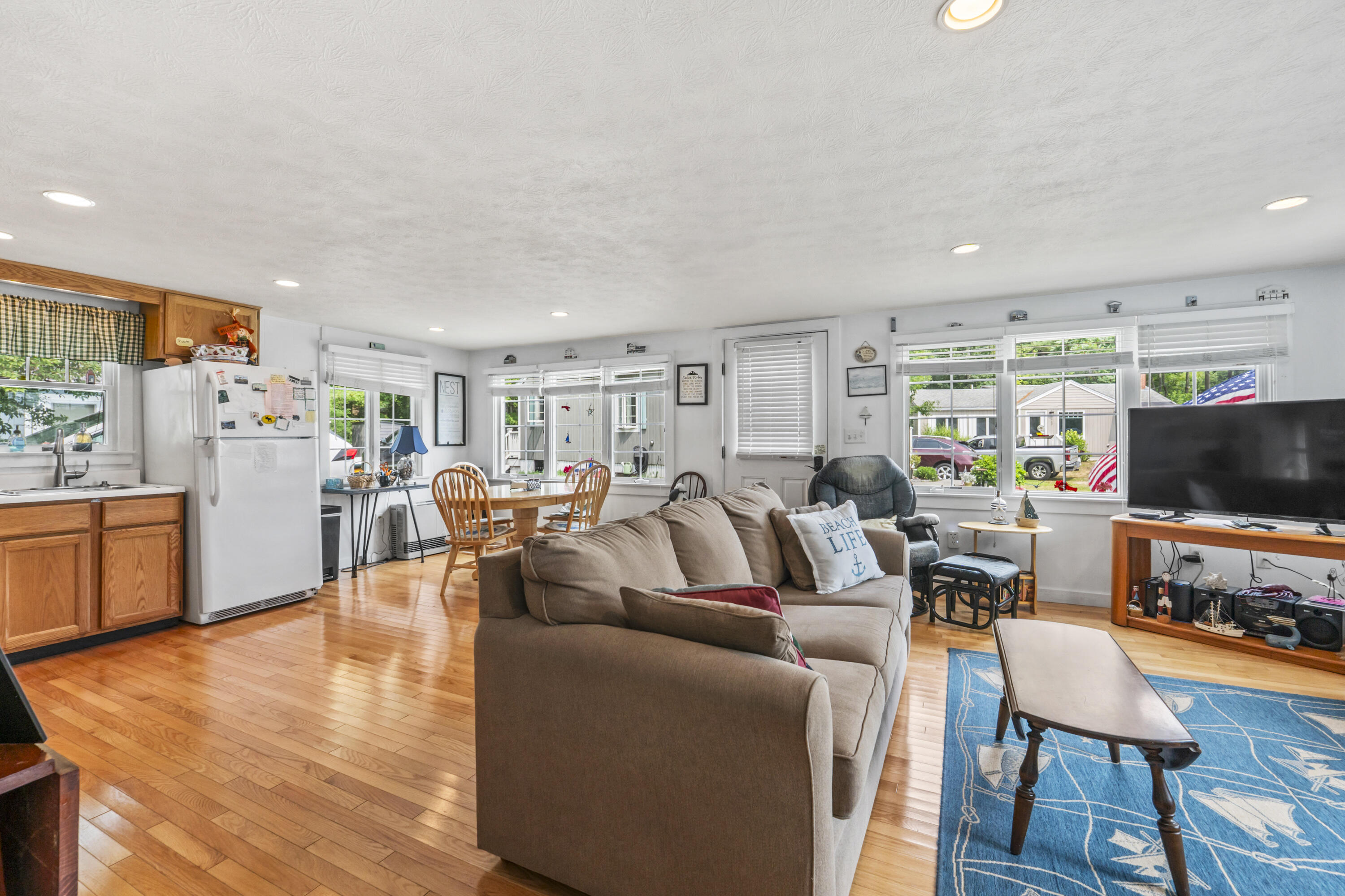 17 Eastwind Lane . Property Photo 6