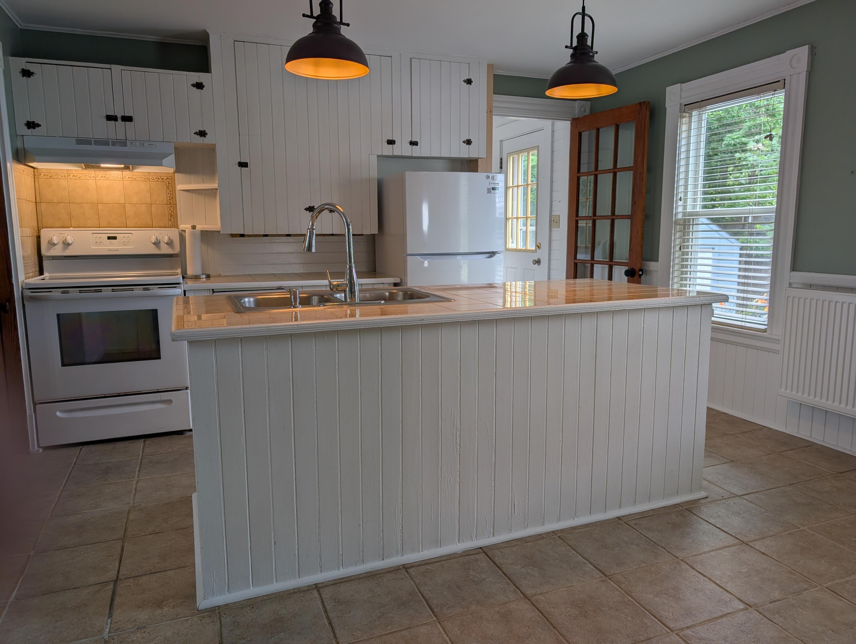 40 Oak Street Property Photo 3