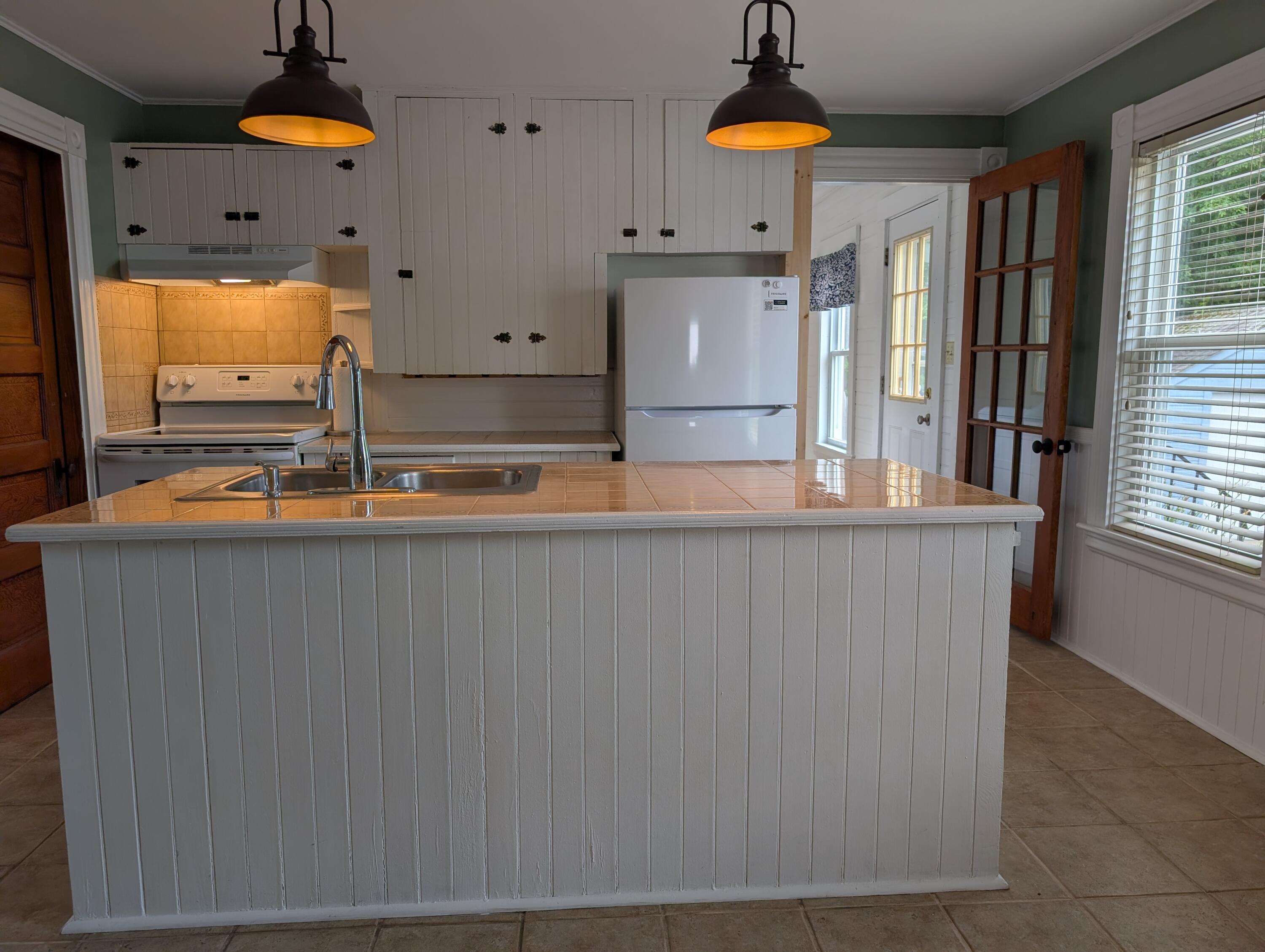 40 Oak Street Property Photo 4