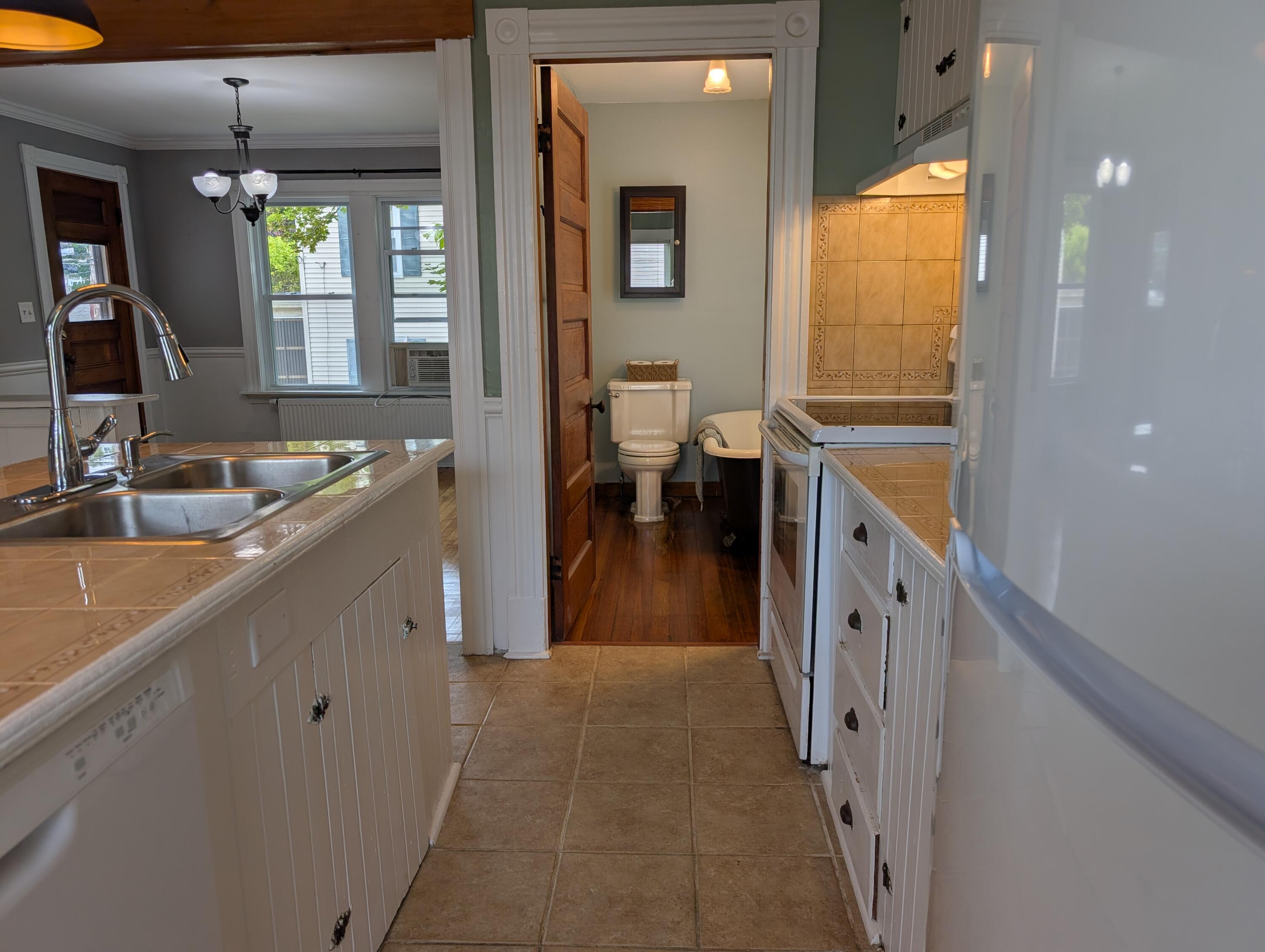 40 Oak Street Property Photo 5