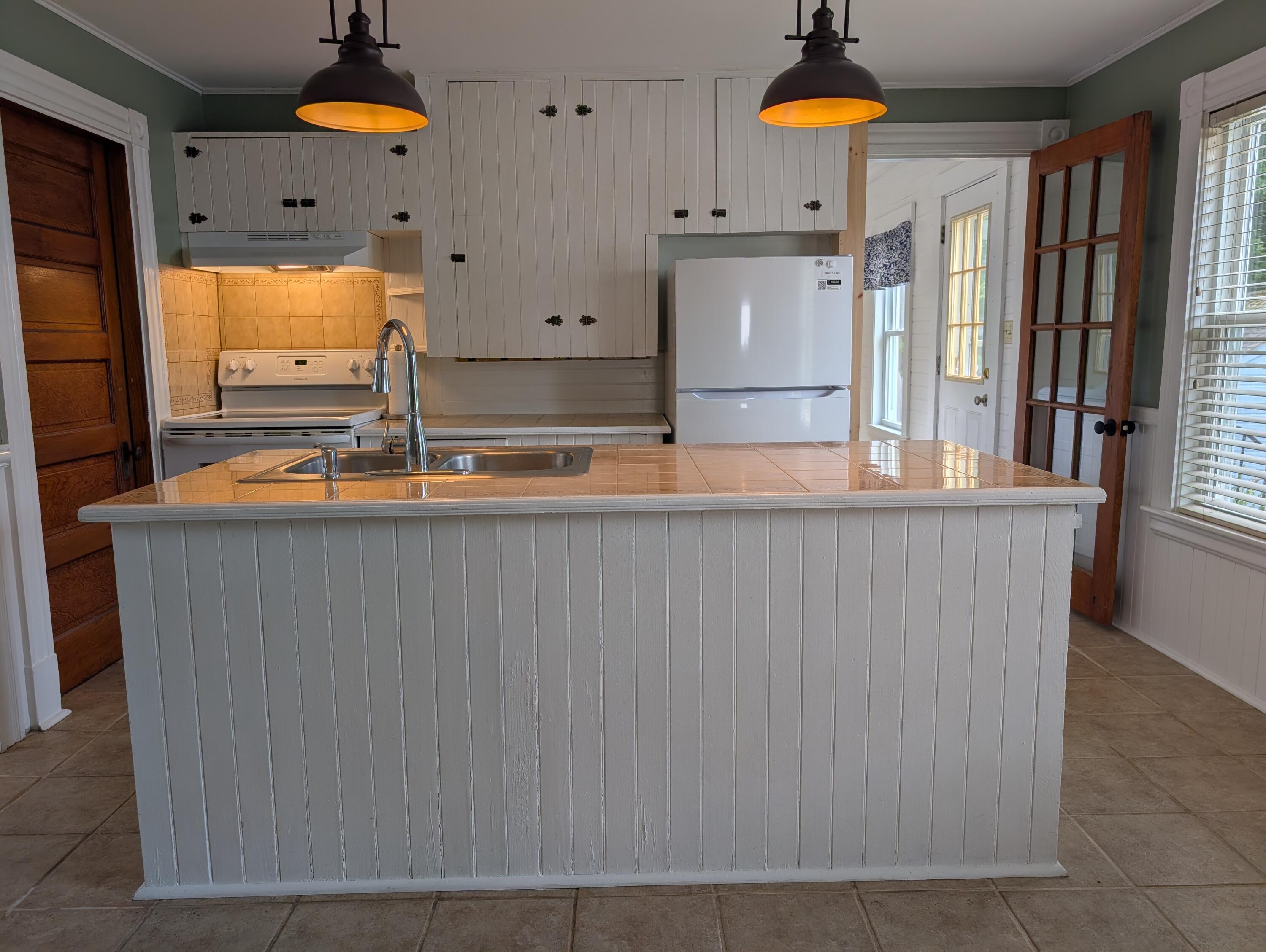 40 Oak Street Property Photo 6