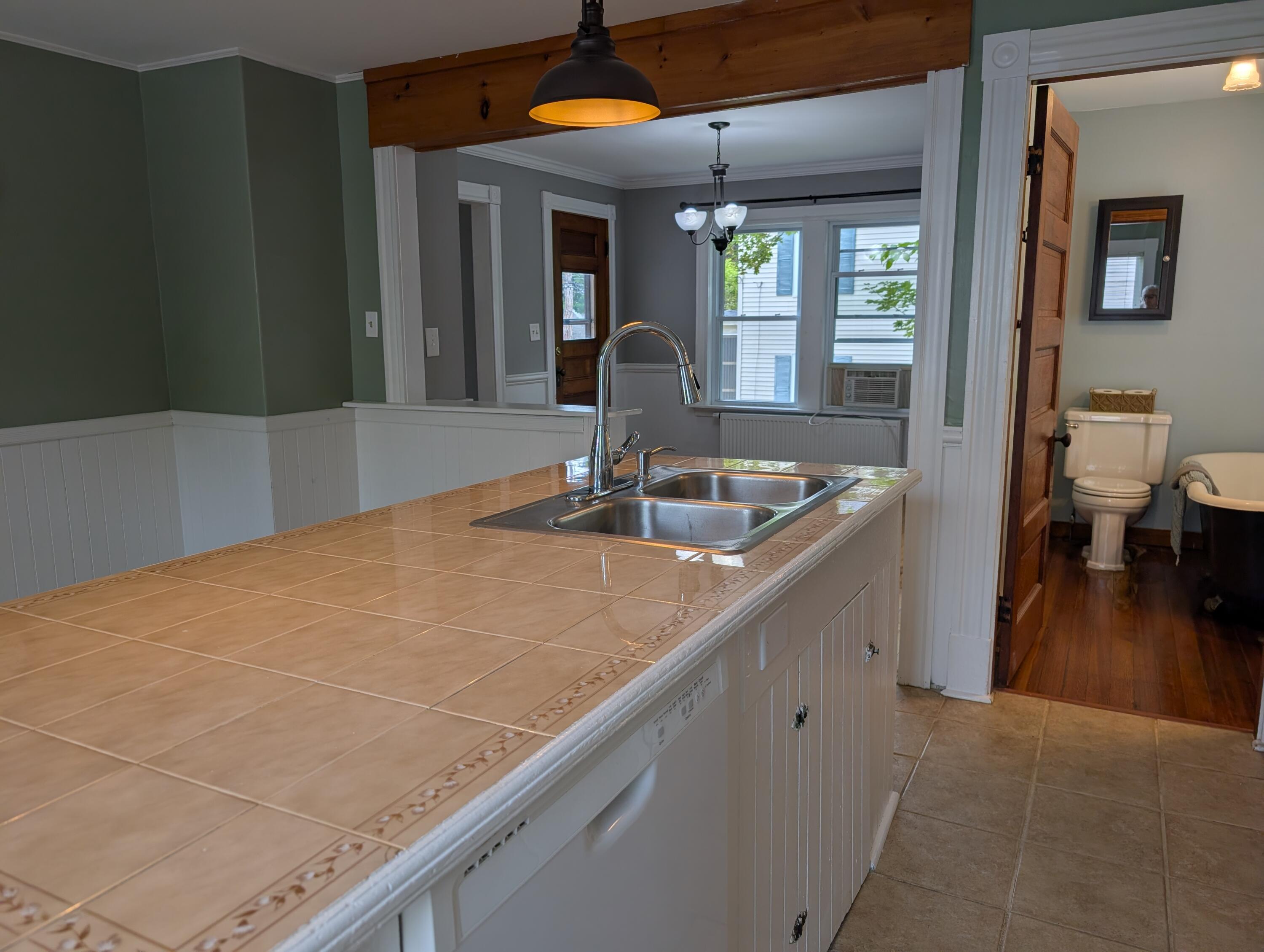 40 Oak Street Property Photo 7