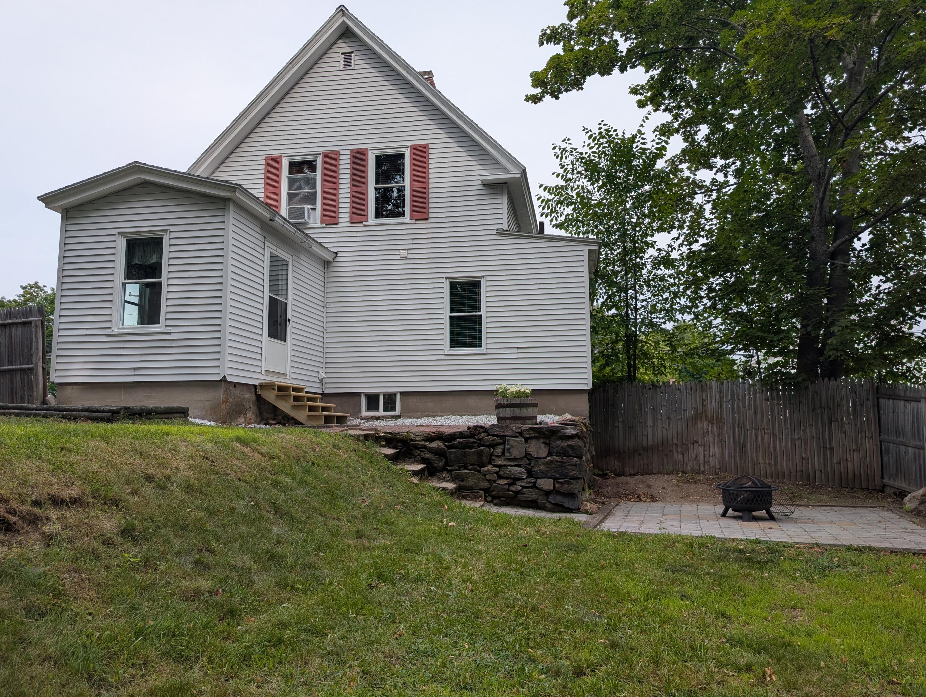 40 Oak Street Property Photo 37