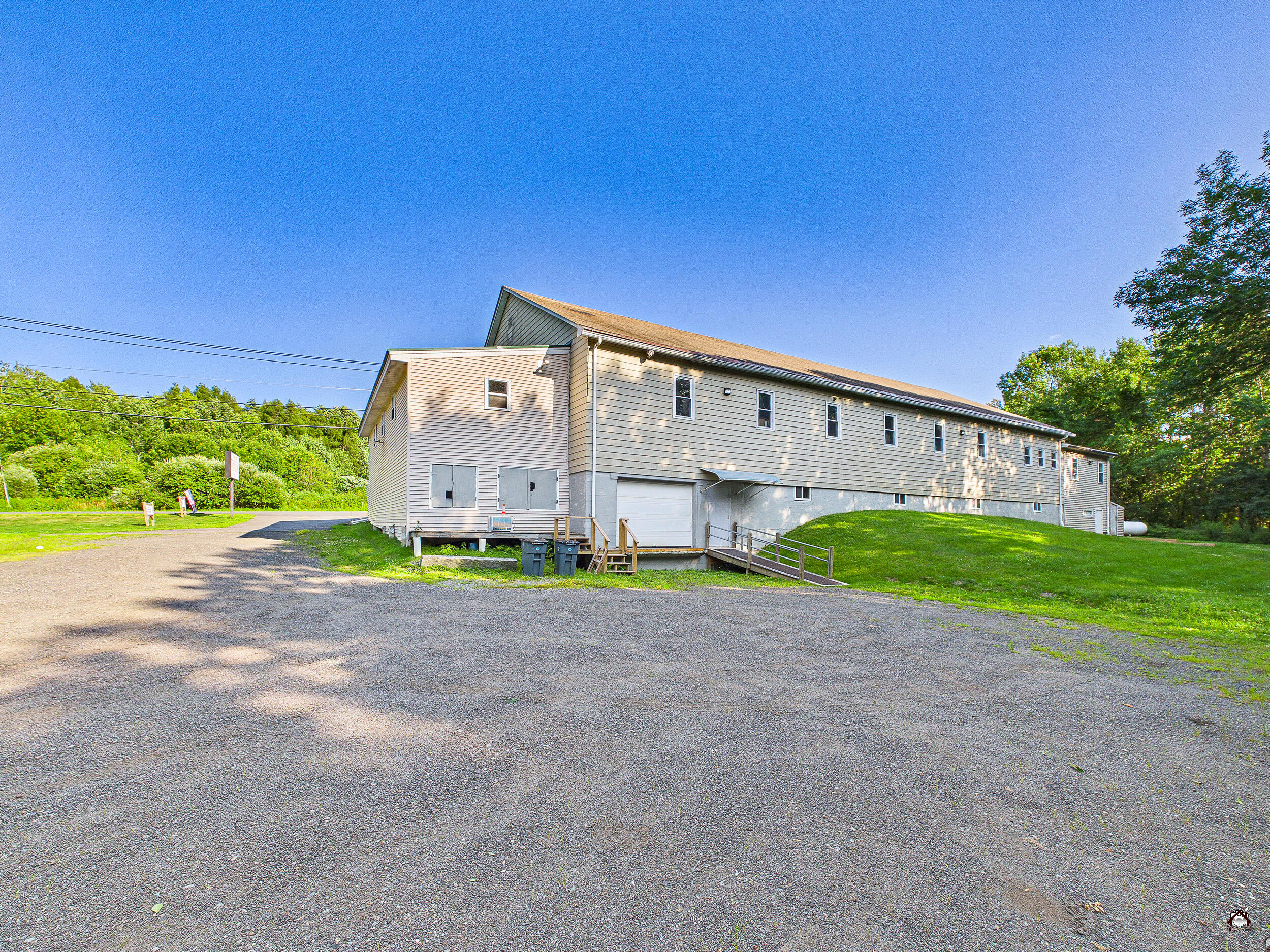 2880 Riverside Drive Property Photo 5