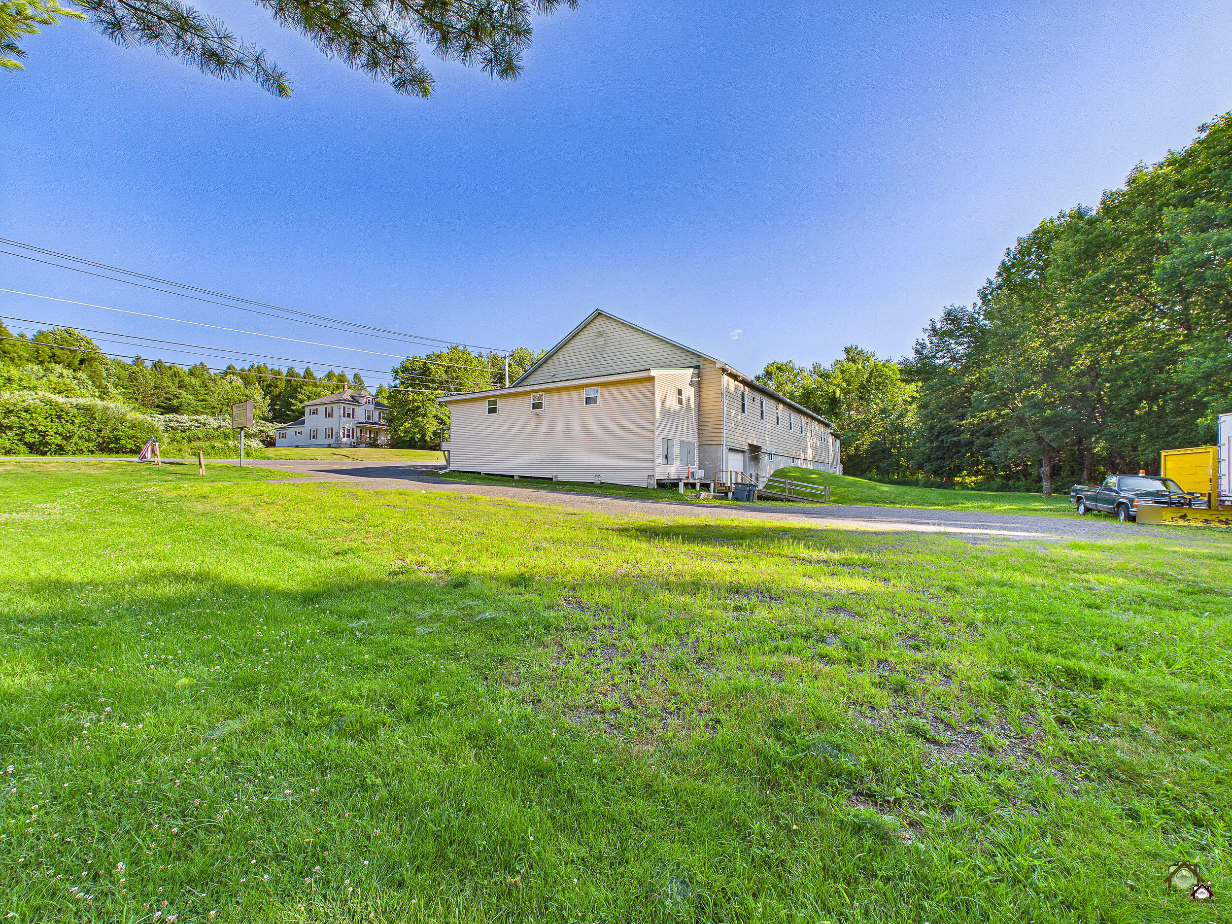 2880 Riverside Drive Property Photo 6