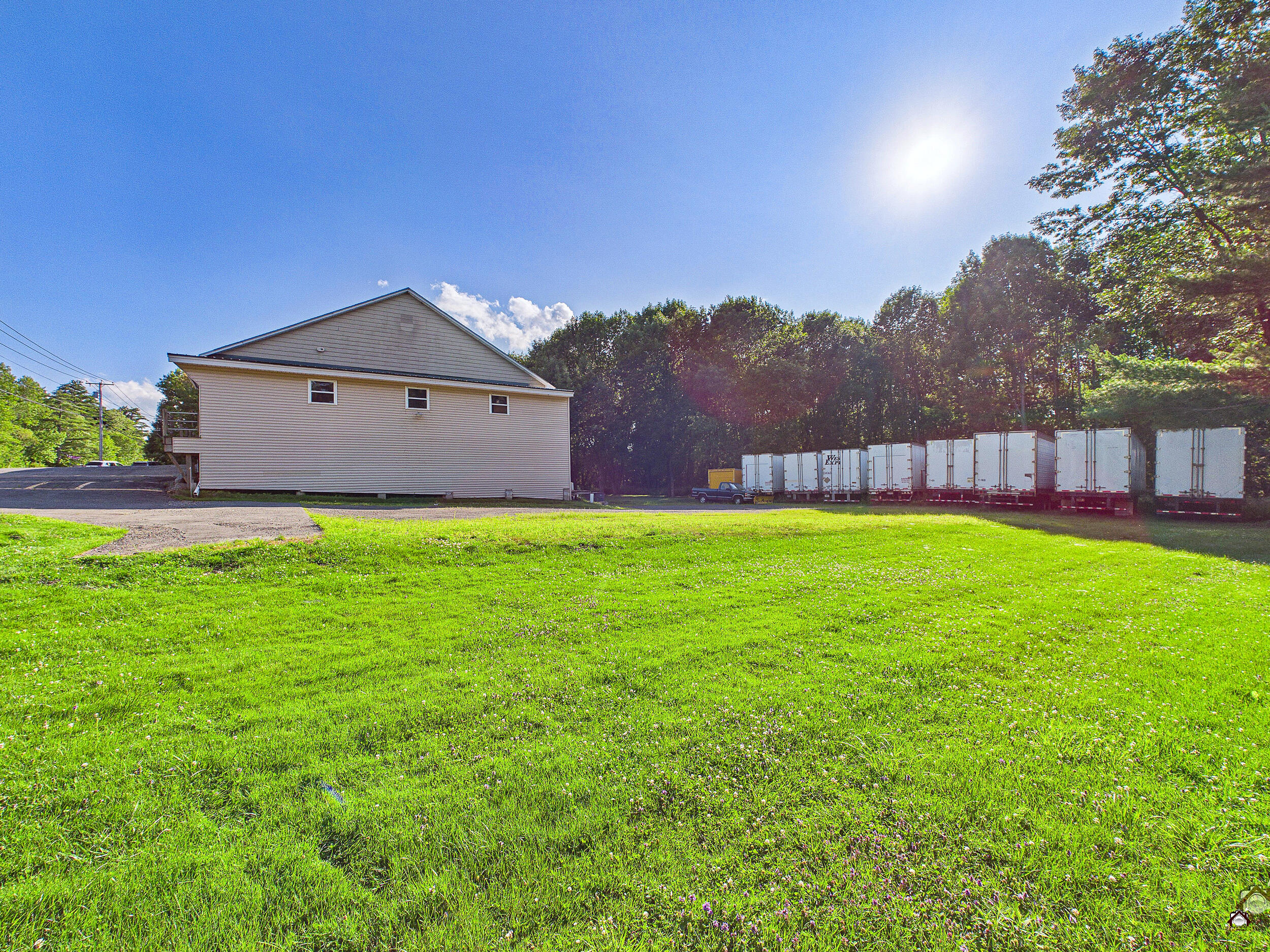 2880 Riverside Drive Property Photo 7