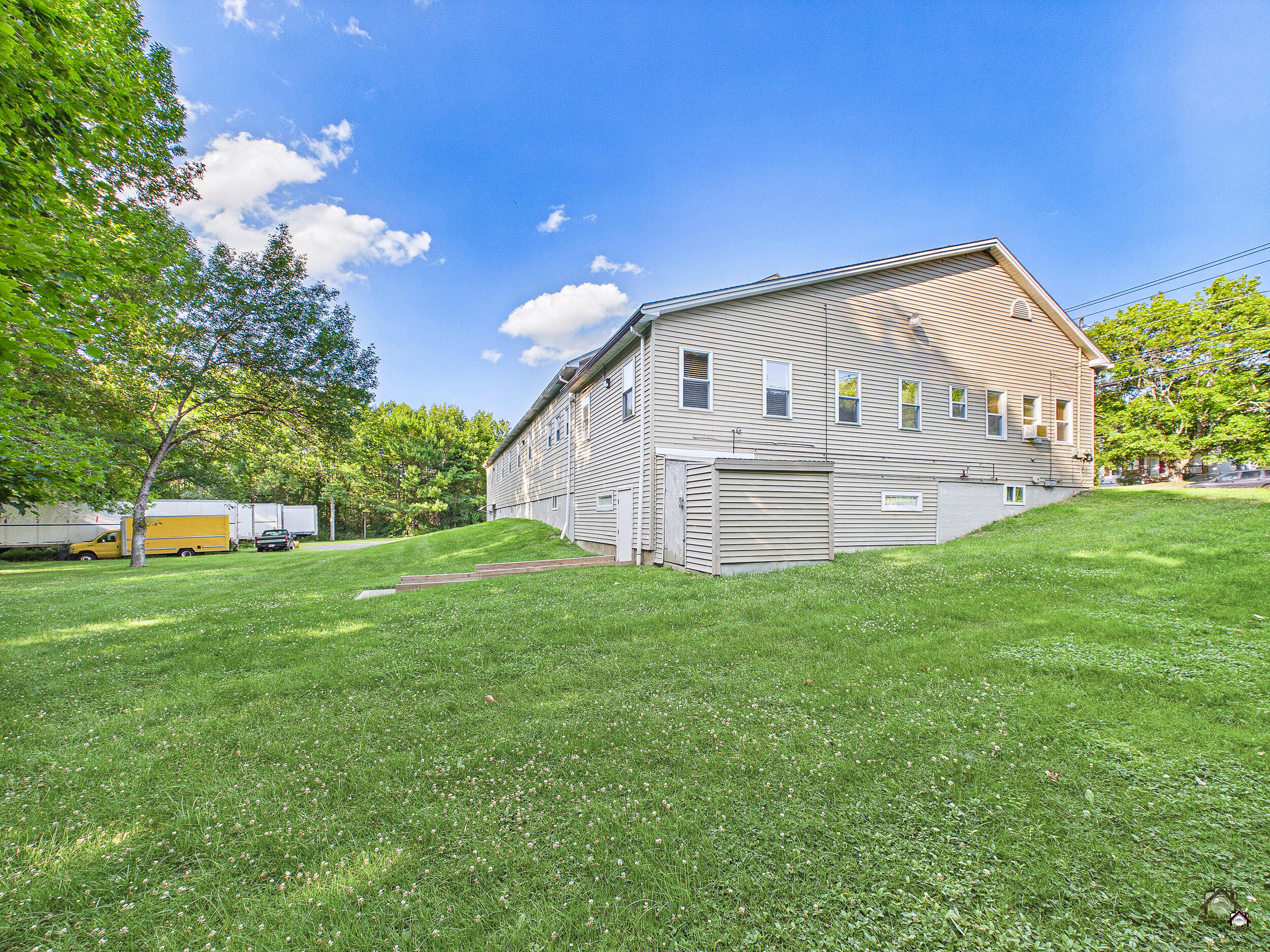 2880 Riverside Drive Property Photo 8