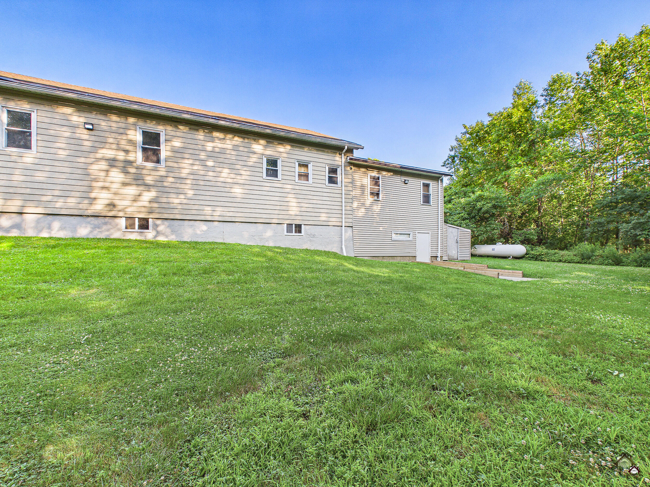 2880 Riverside Drive Property Photo 11