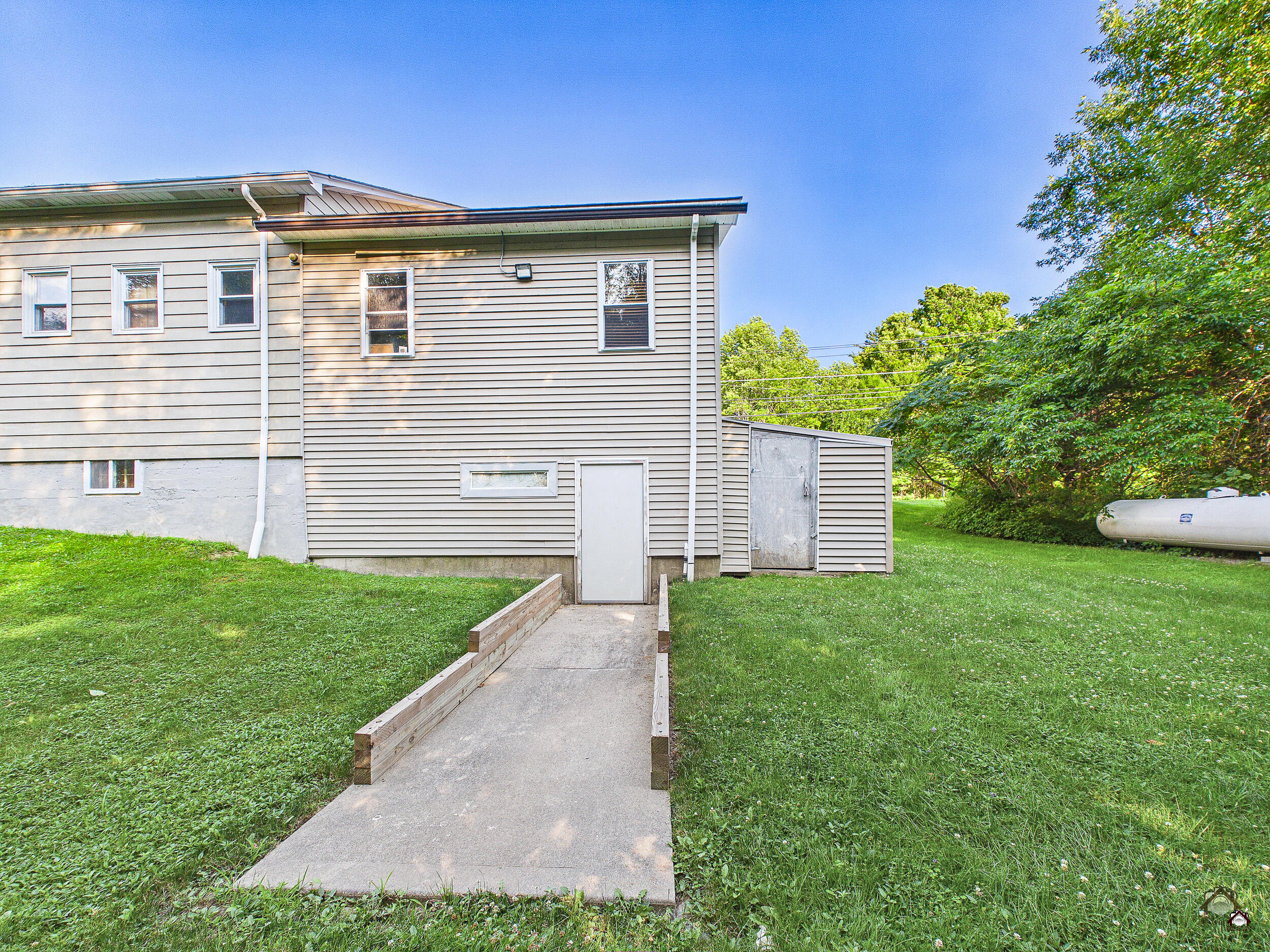2880 Riverside Drive Property Photo 12