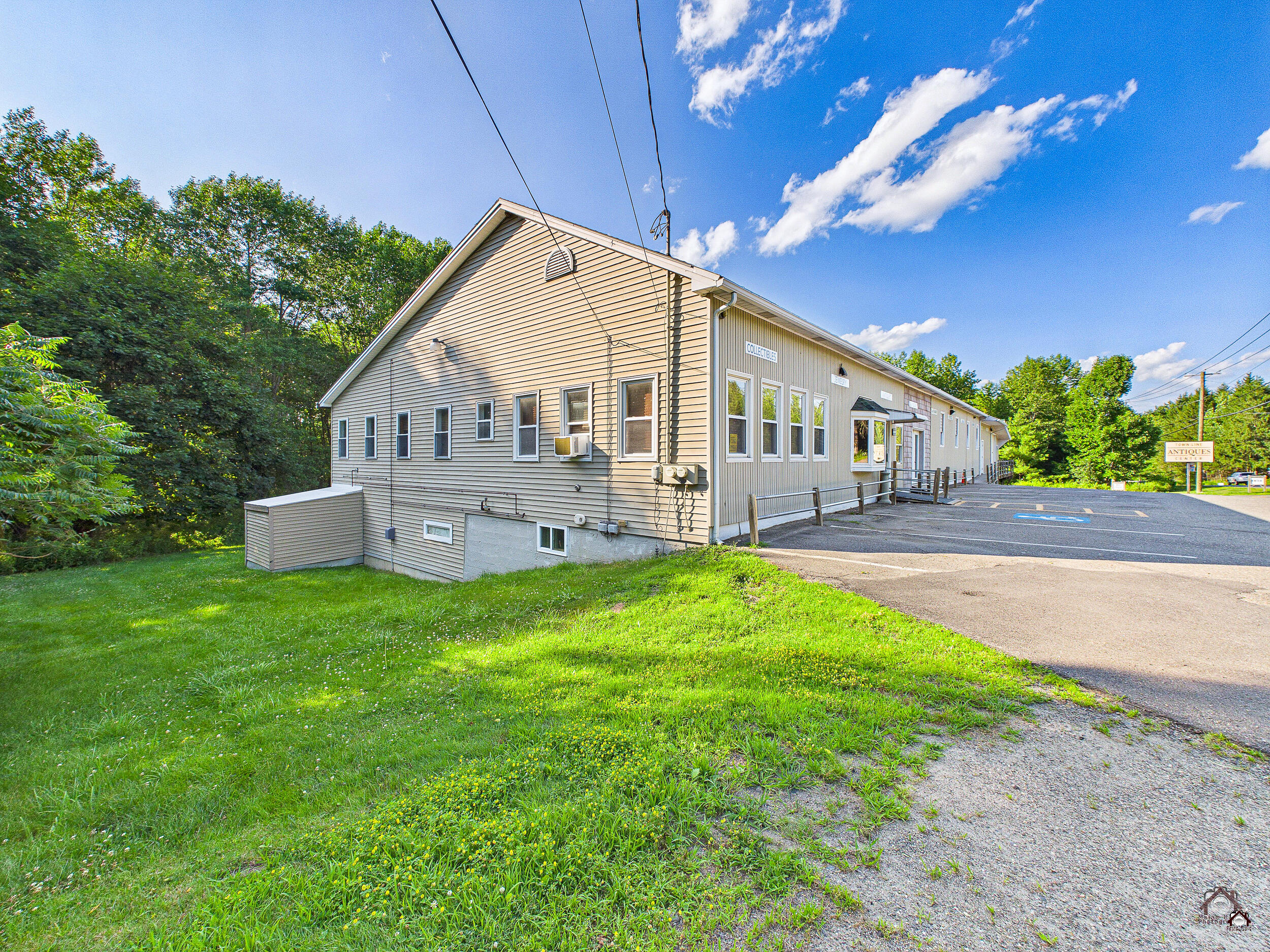 2880 Riverside Drive Property Photo 13