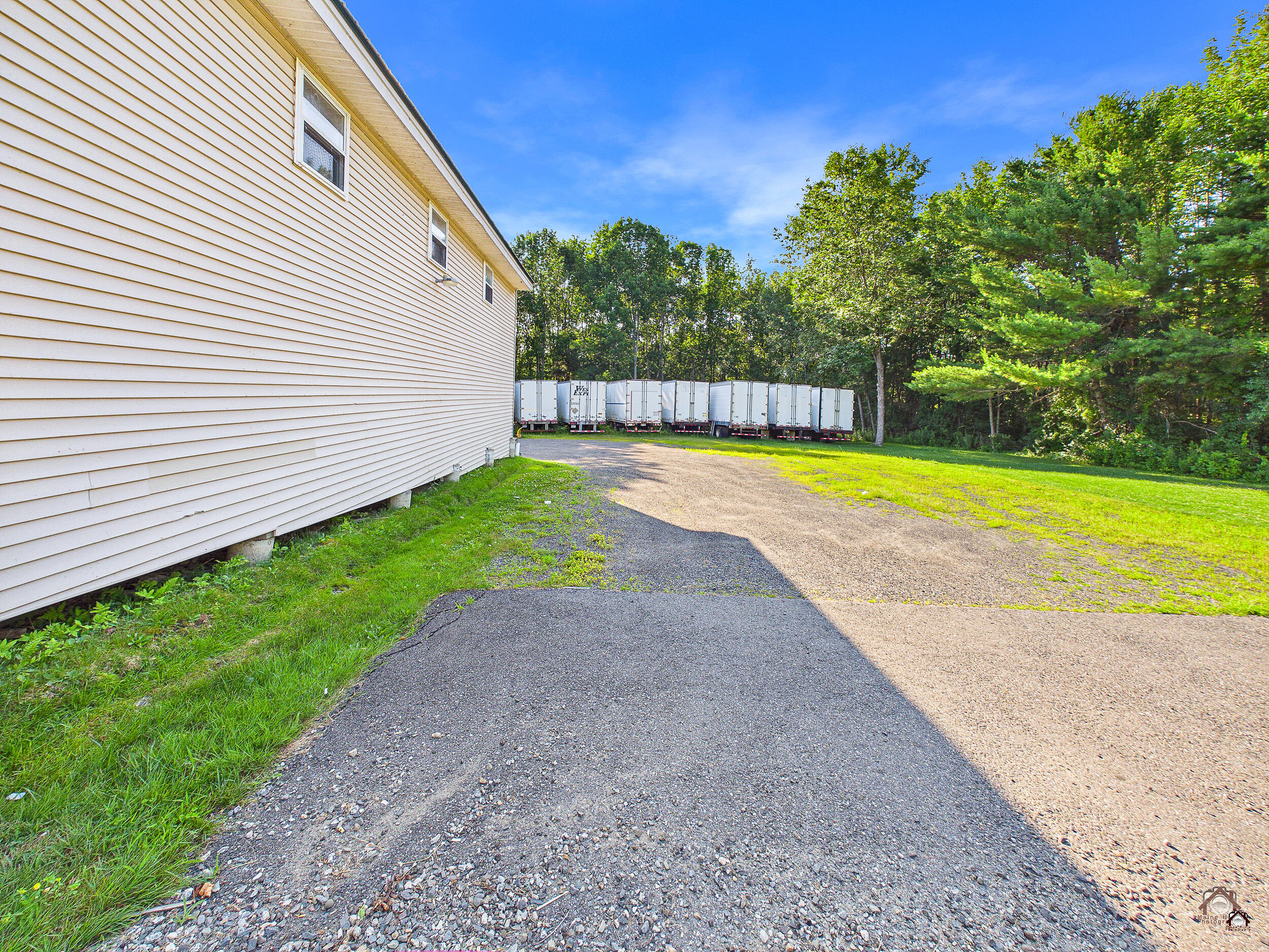 2880 Riverside Drive Property Photo 14