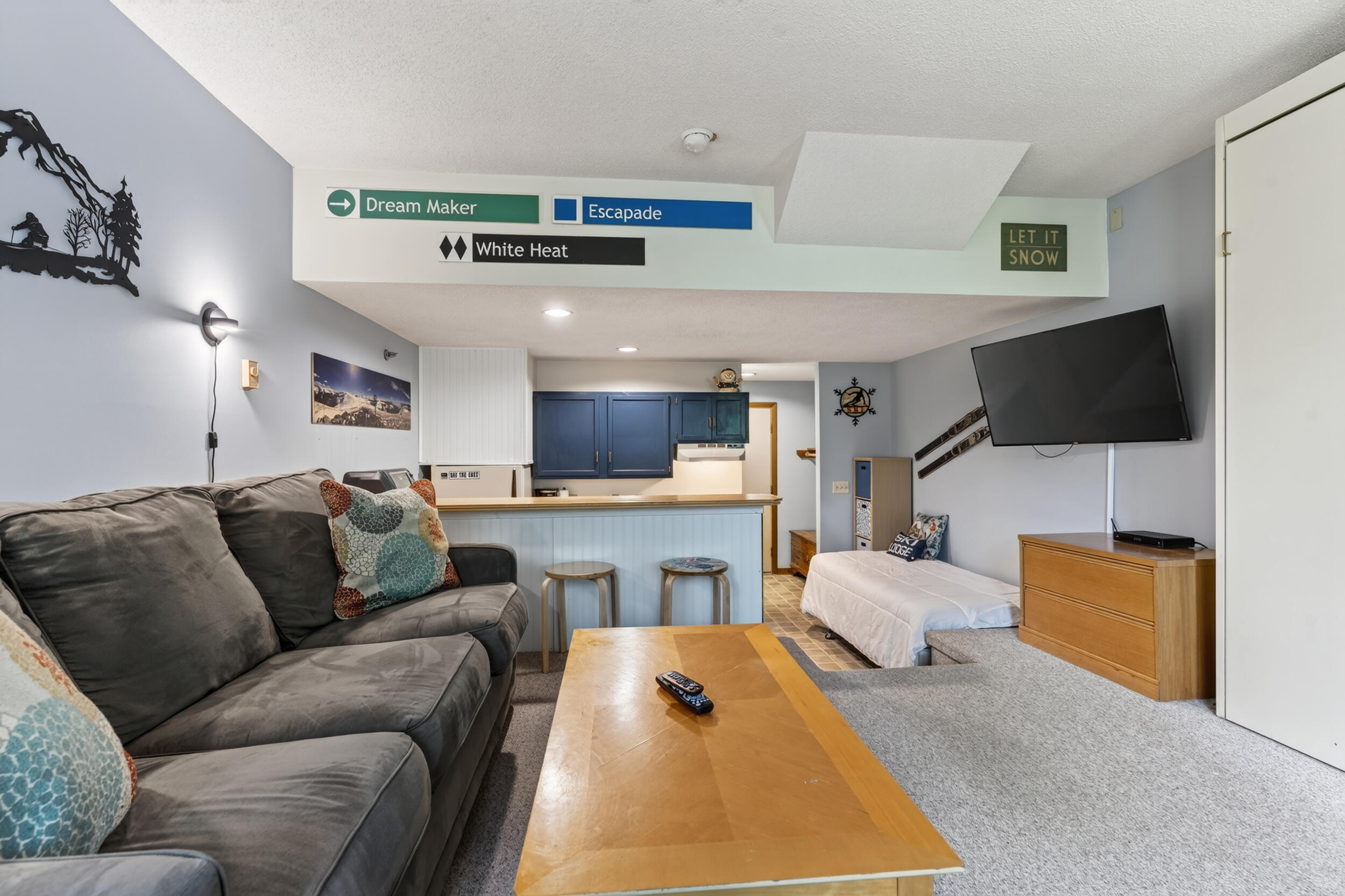8 Cascades Drive B9 Property Photo 2