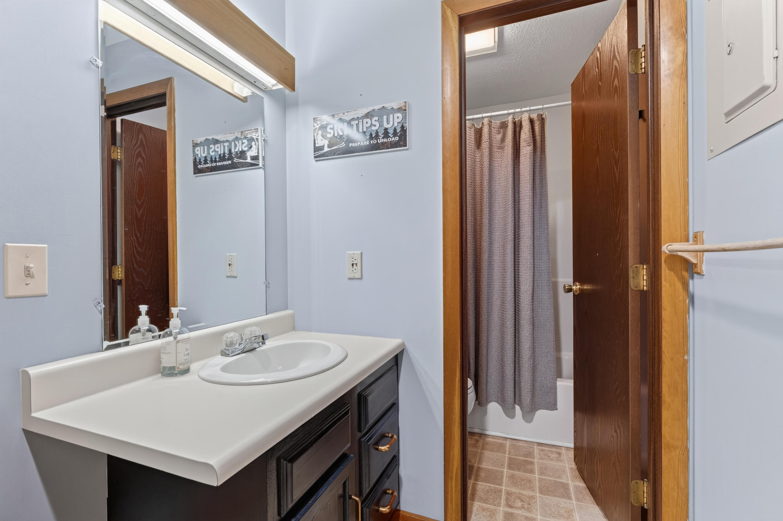 8 Cascades Drive B9 Property Photo 10