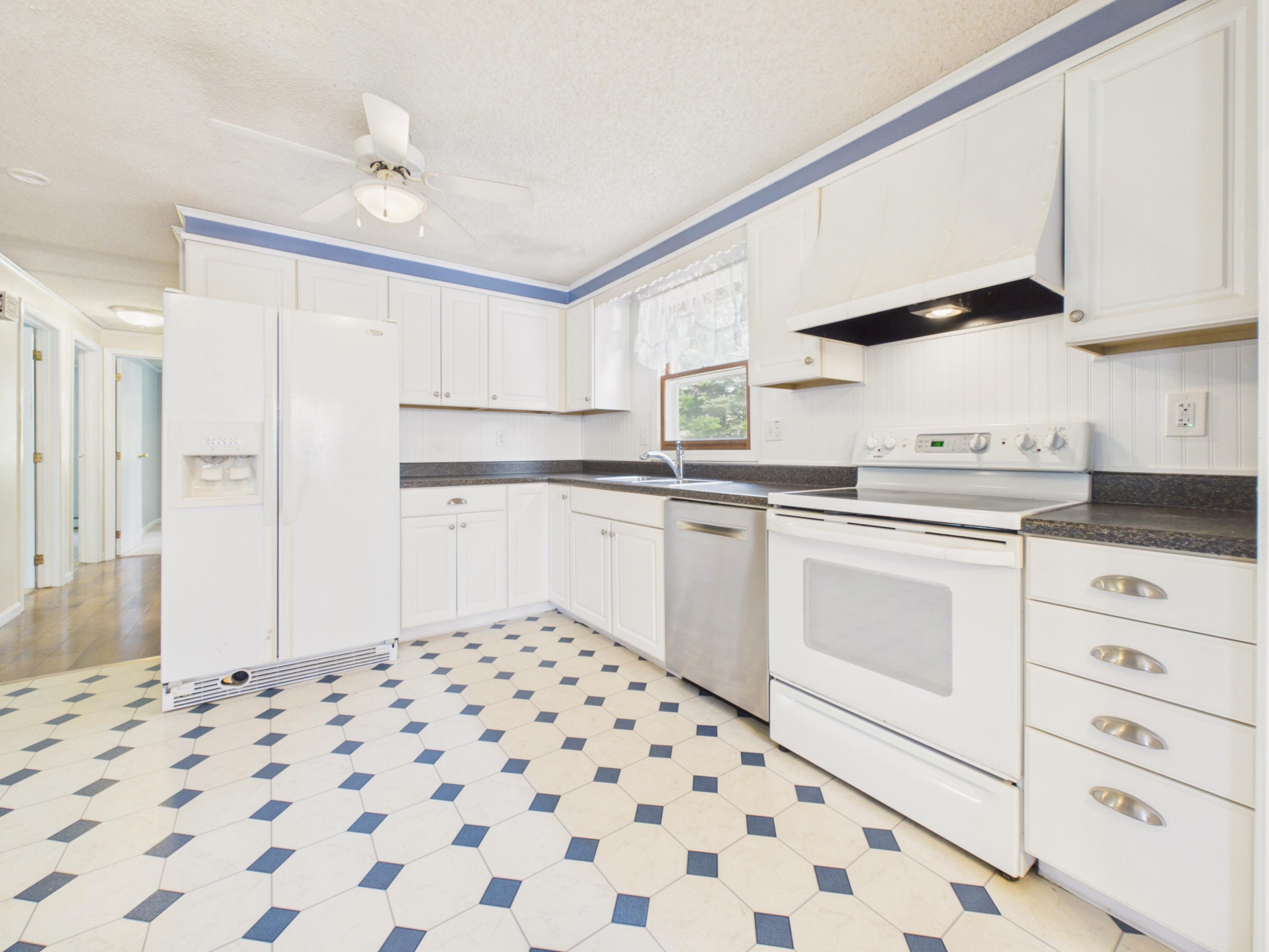 54 Country Road Property Photo 10
