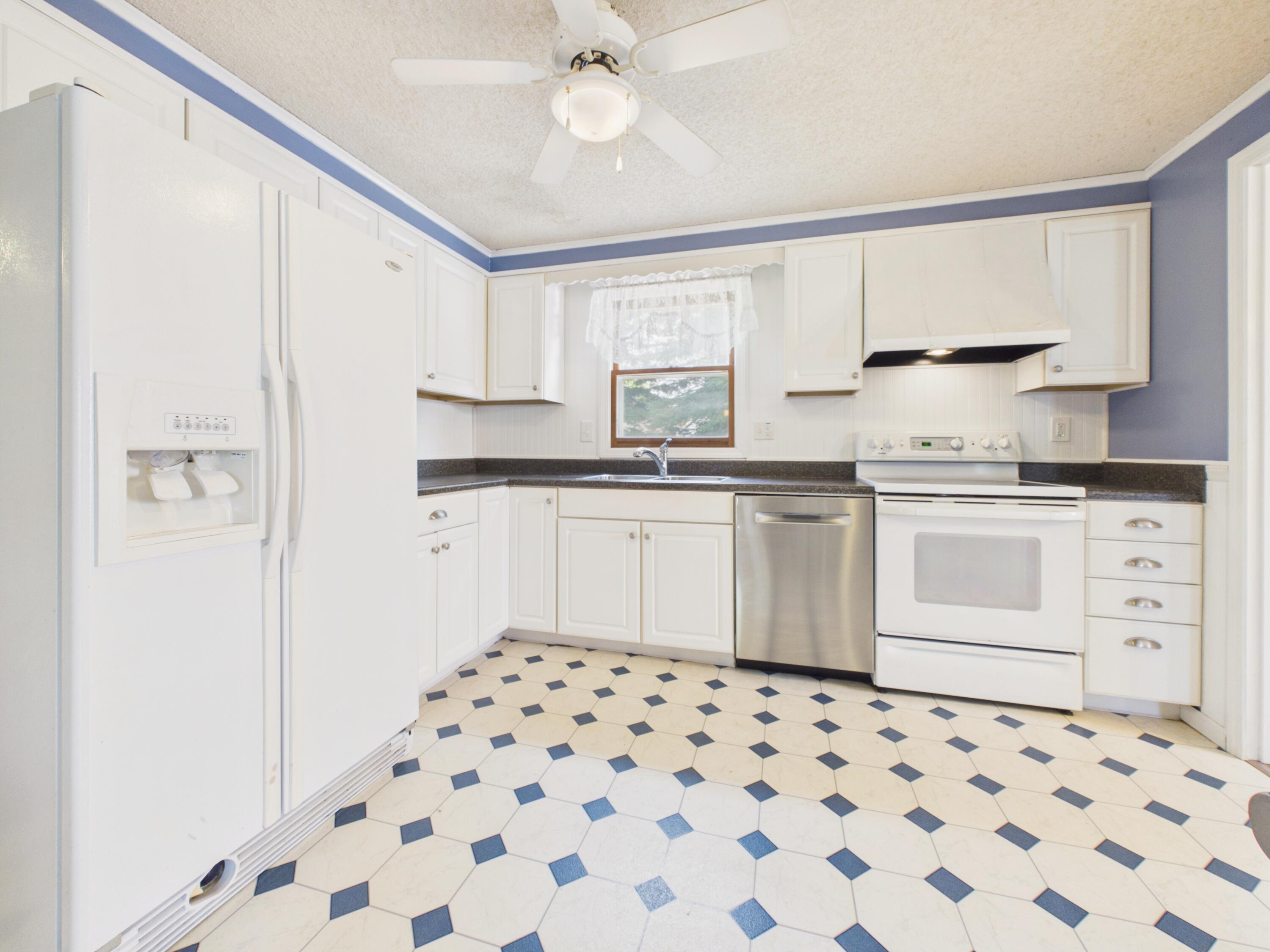54 Country Road Property Photo 11