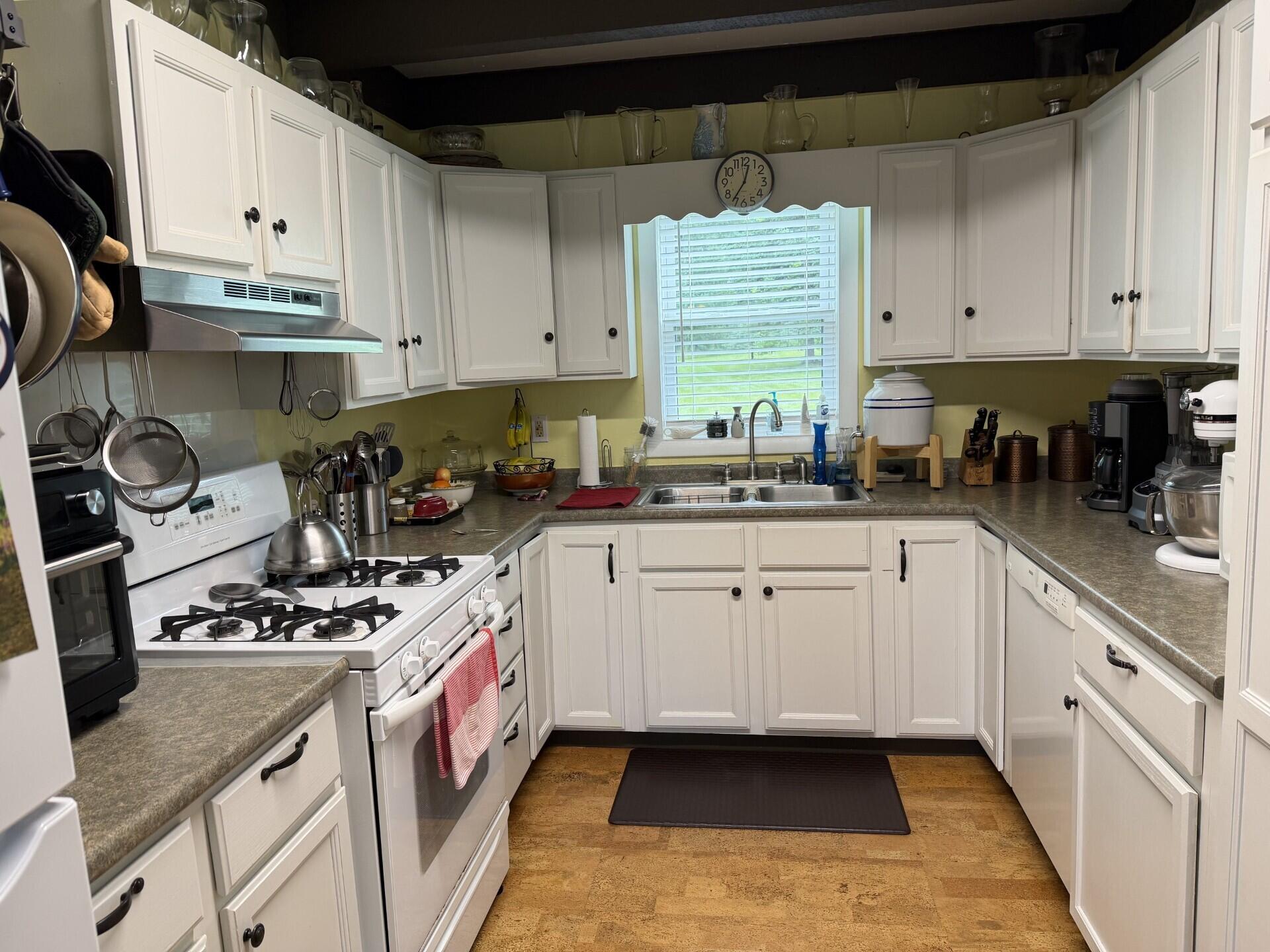 593 Skedgell Road Property Photo 8