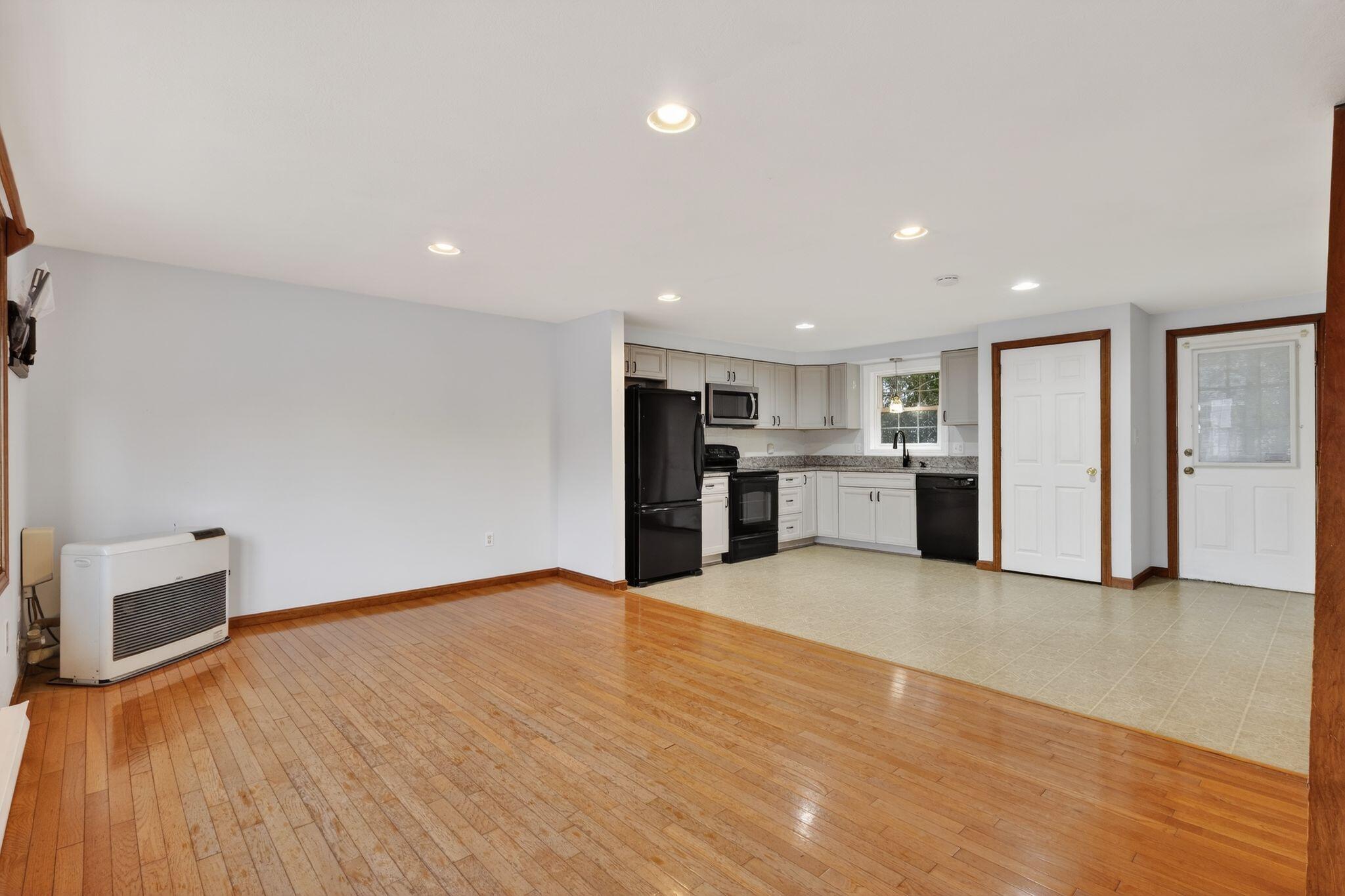 91 Western Avenue 3 Property Photo 6