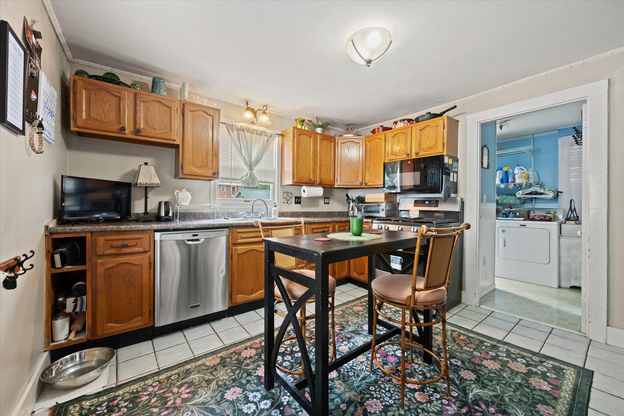 340 Grove Street Property Photo 5