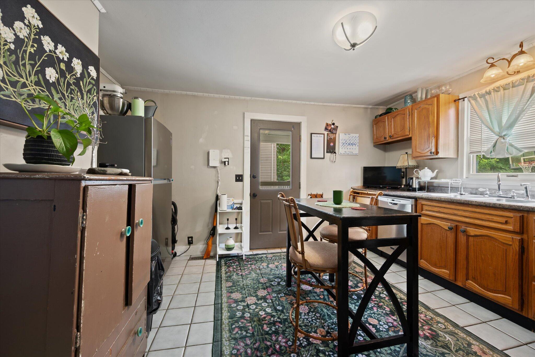 340 Grove Street Property Photo 6