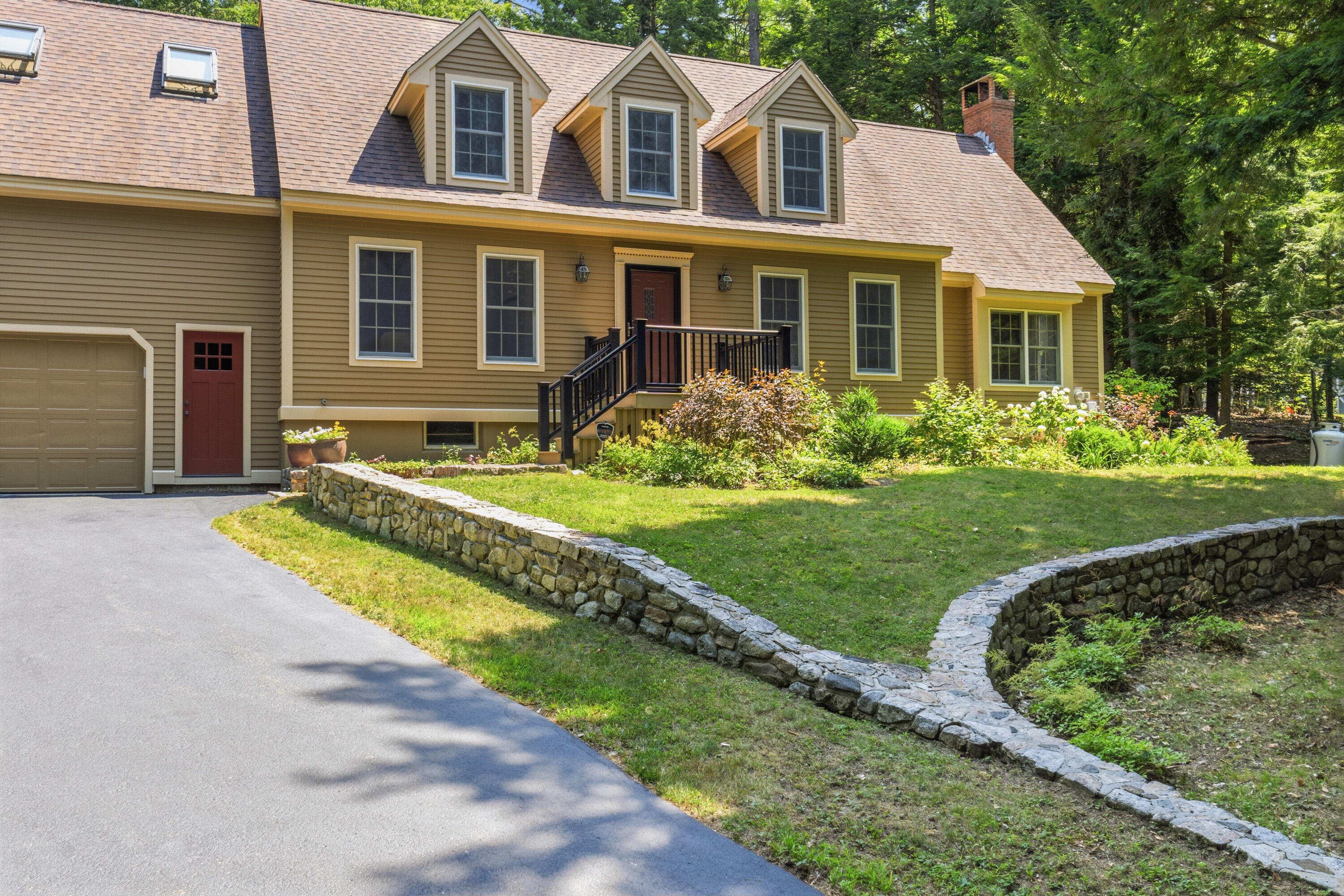 66 Rolling Hill Drive Property Photo 4
