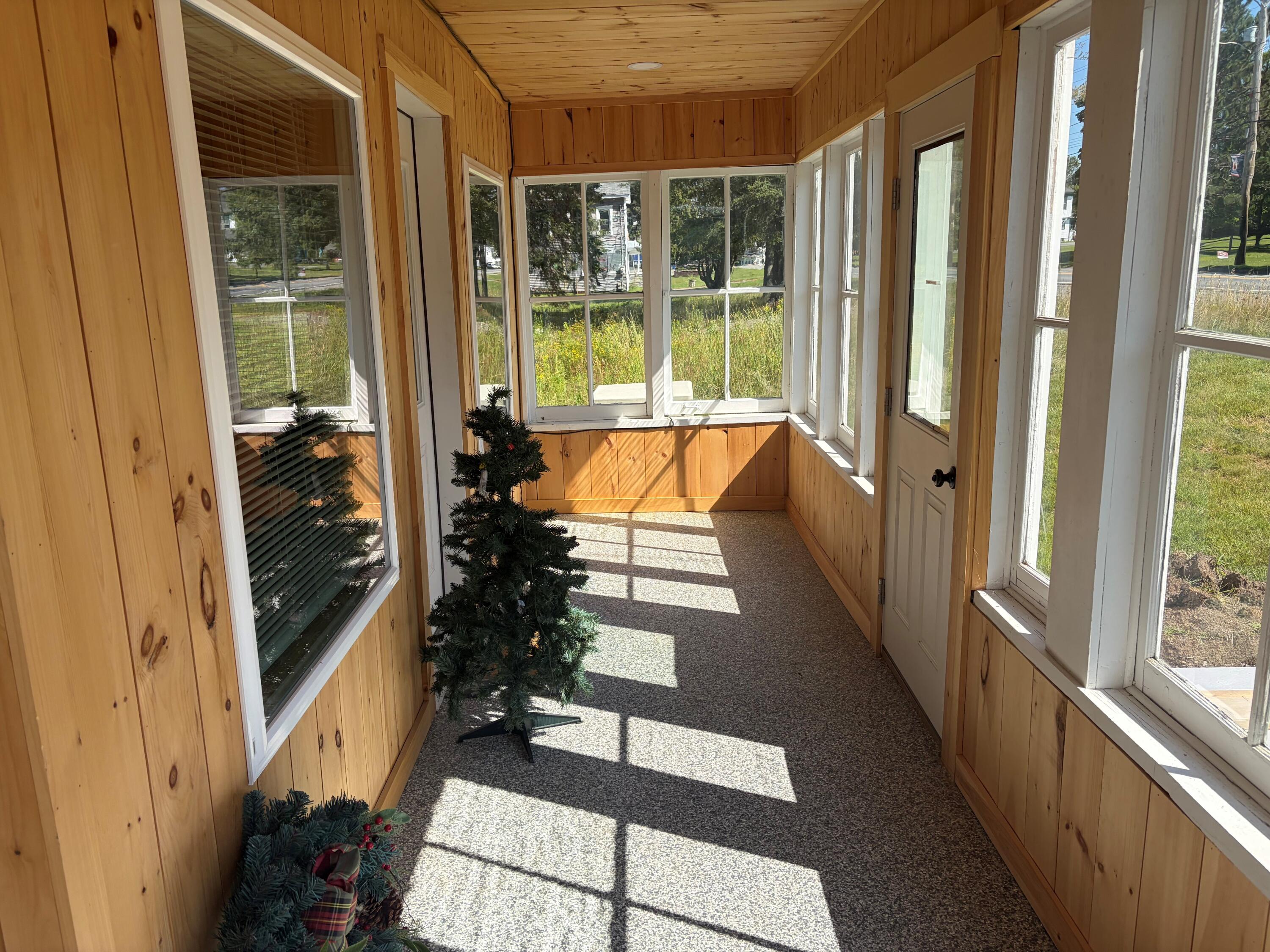 576 Main Street Property Photo 5