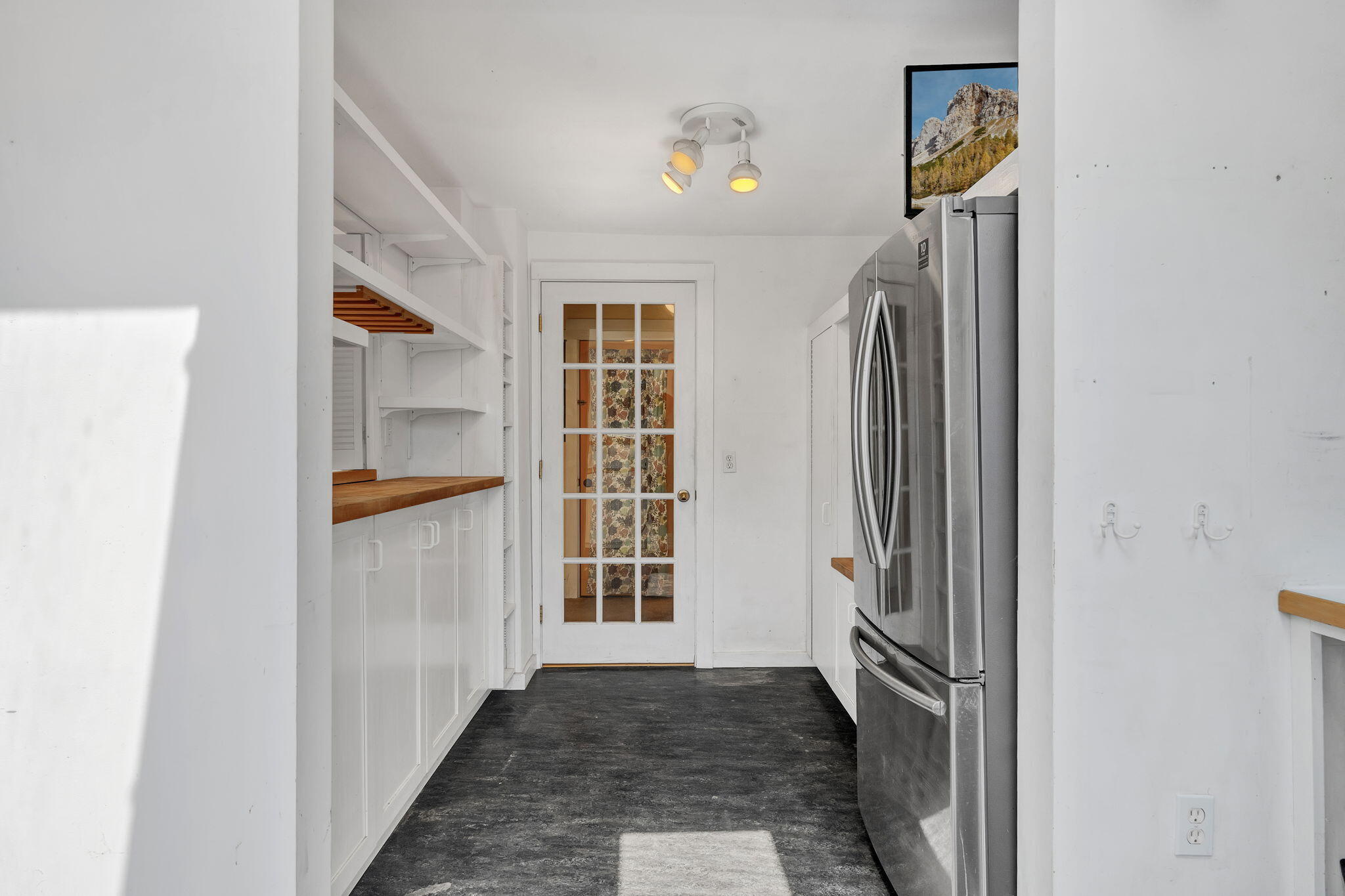 6 Snowhill Lane Property Photo 5