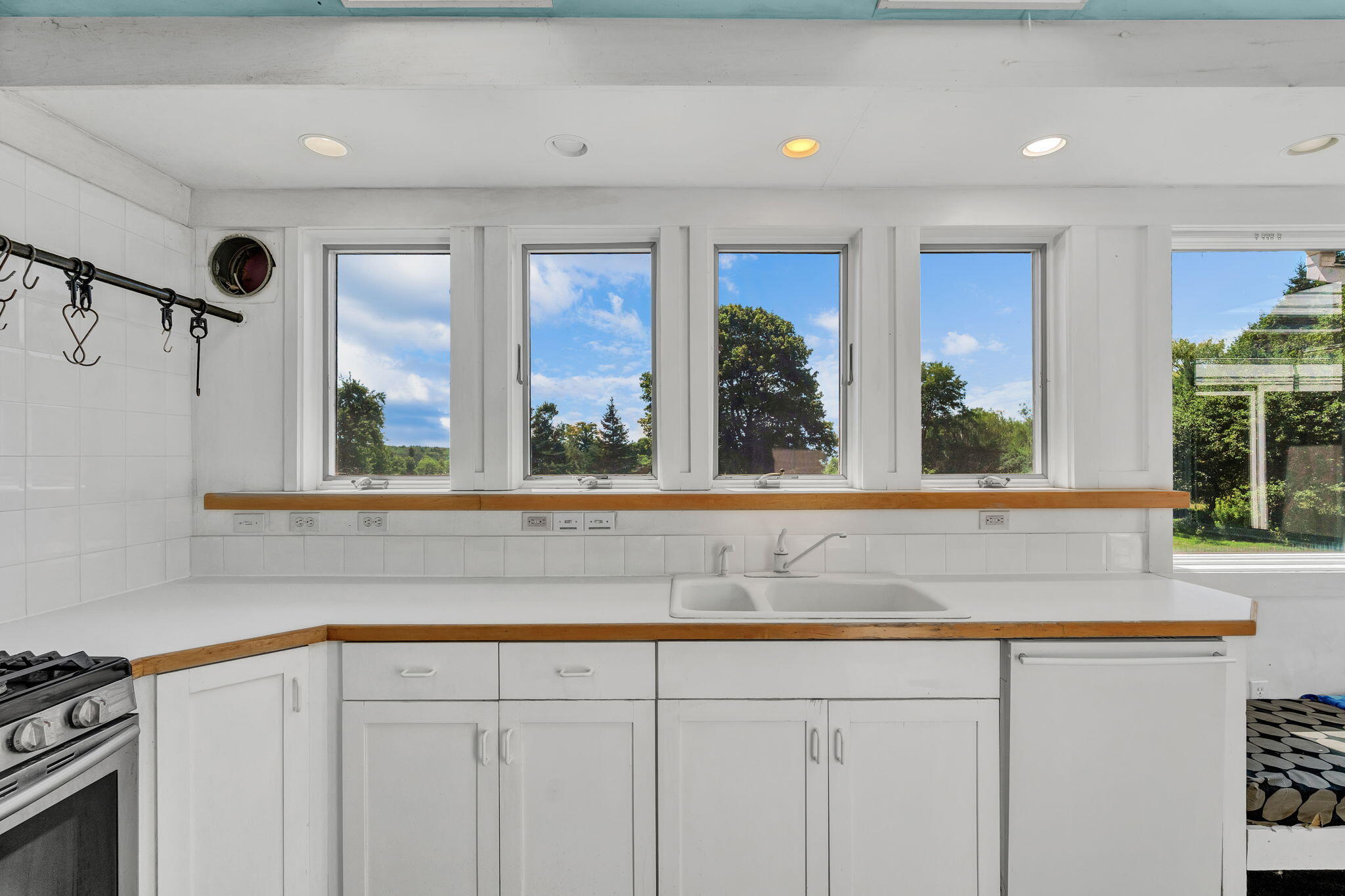 6 Snowhill Lane Property Photo 7