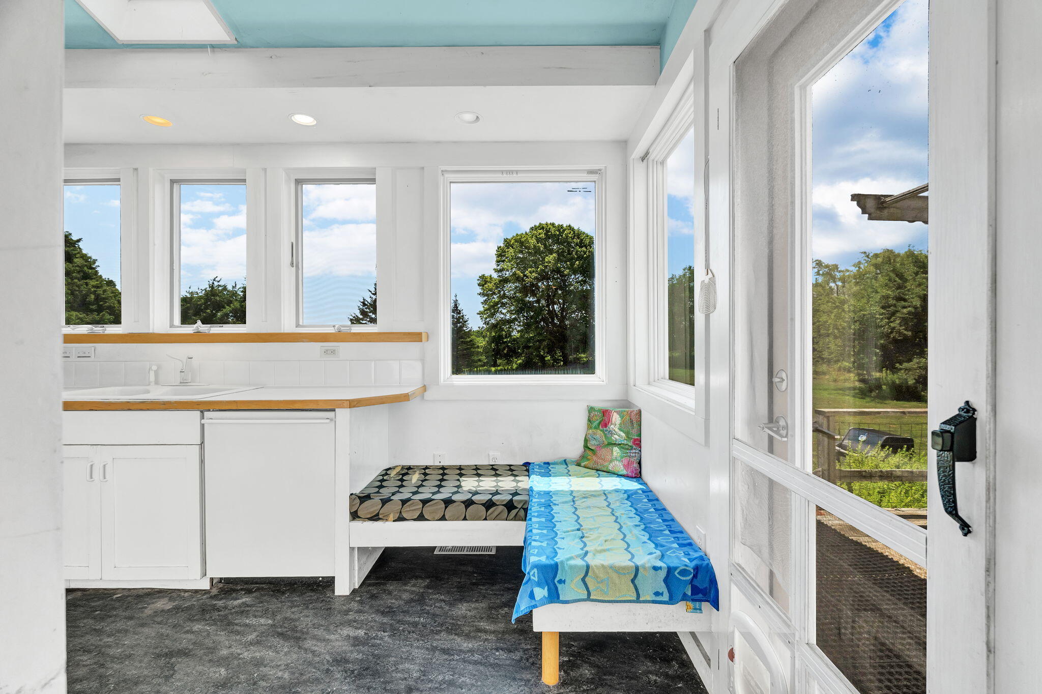 6 Snowhill Lane Property Photo 10
