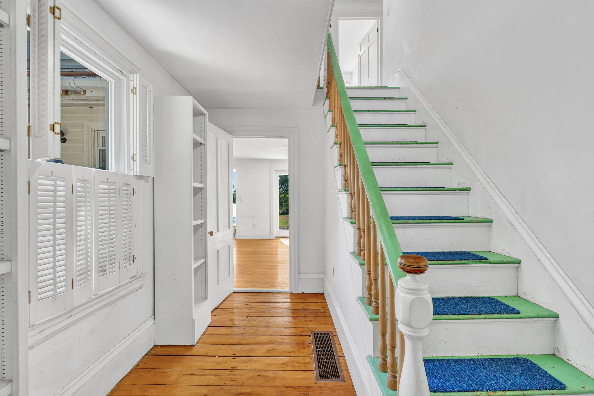 6 Snowhill Lane Property Photo 17
