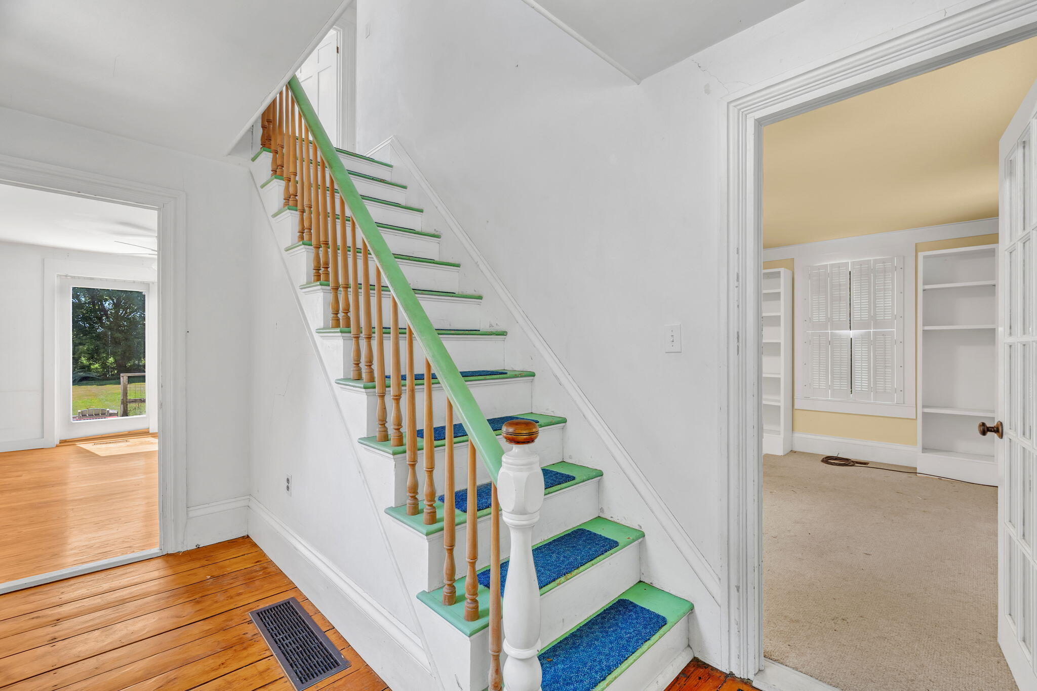 6 Snowhill Lane Property Photo 18