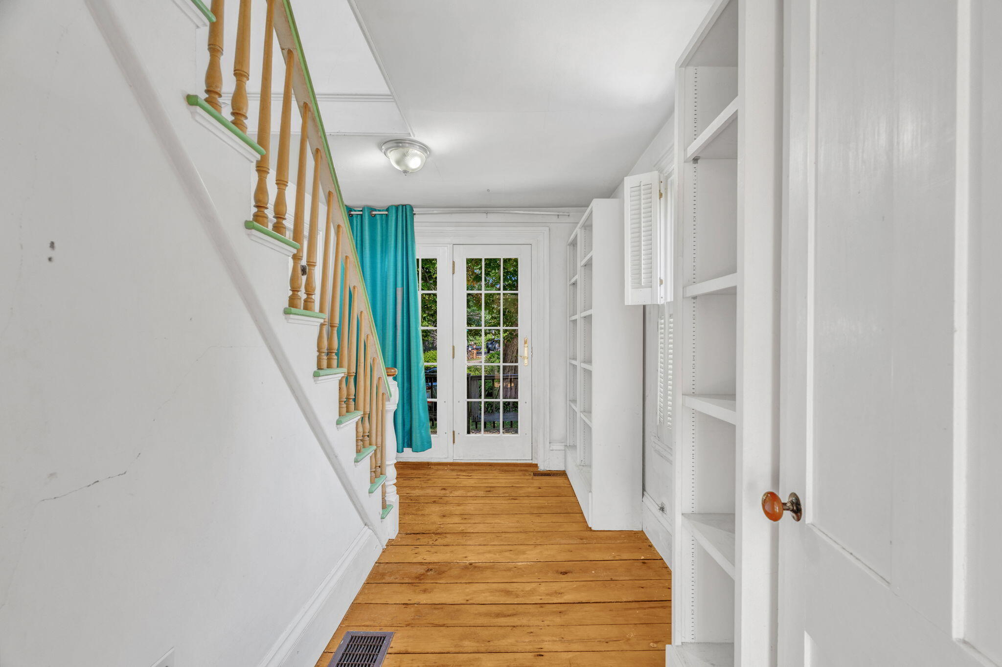 6 Snowhill Lane Property Photo 19