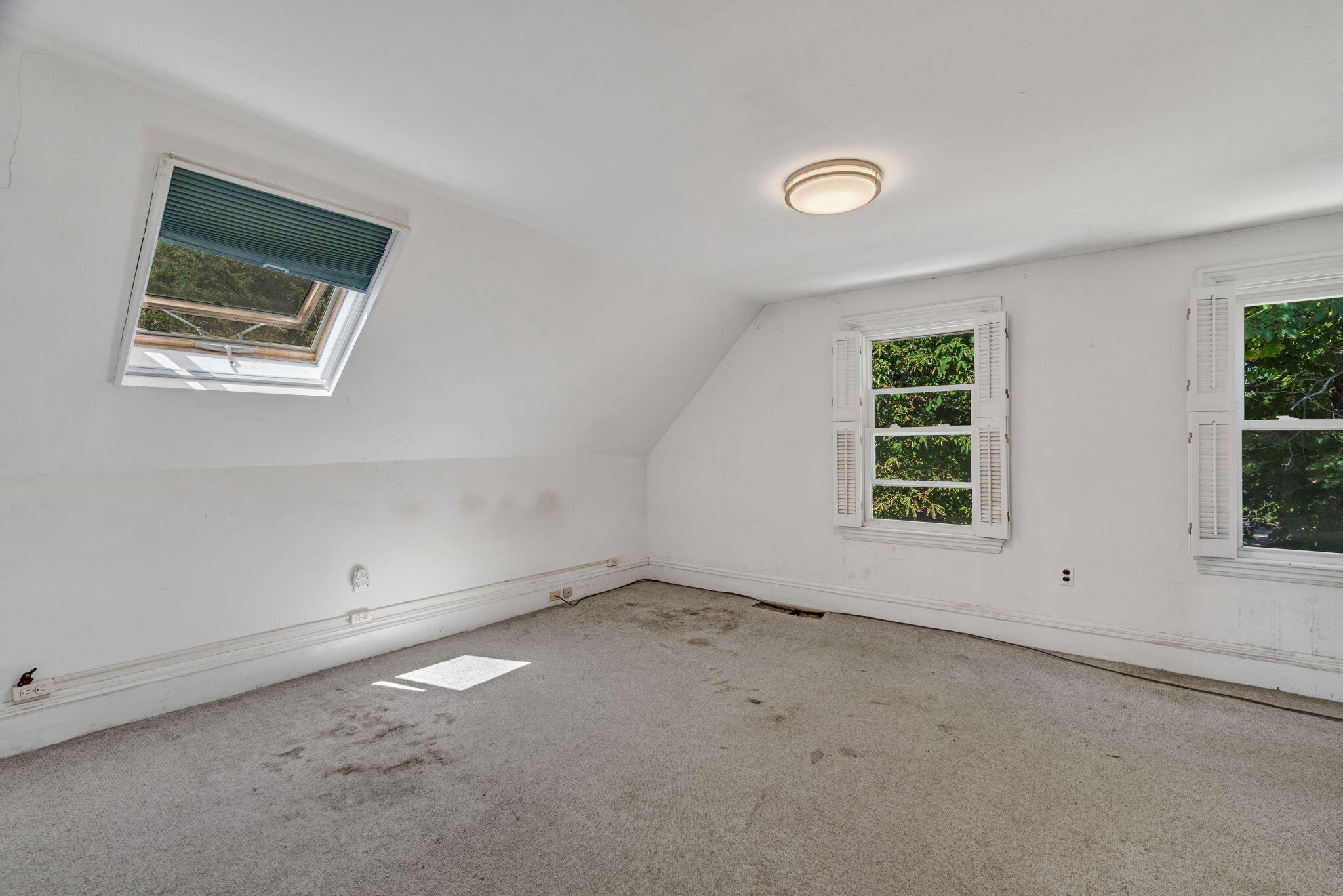 6 Snowhill Lane Property Photo 24