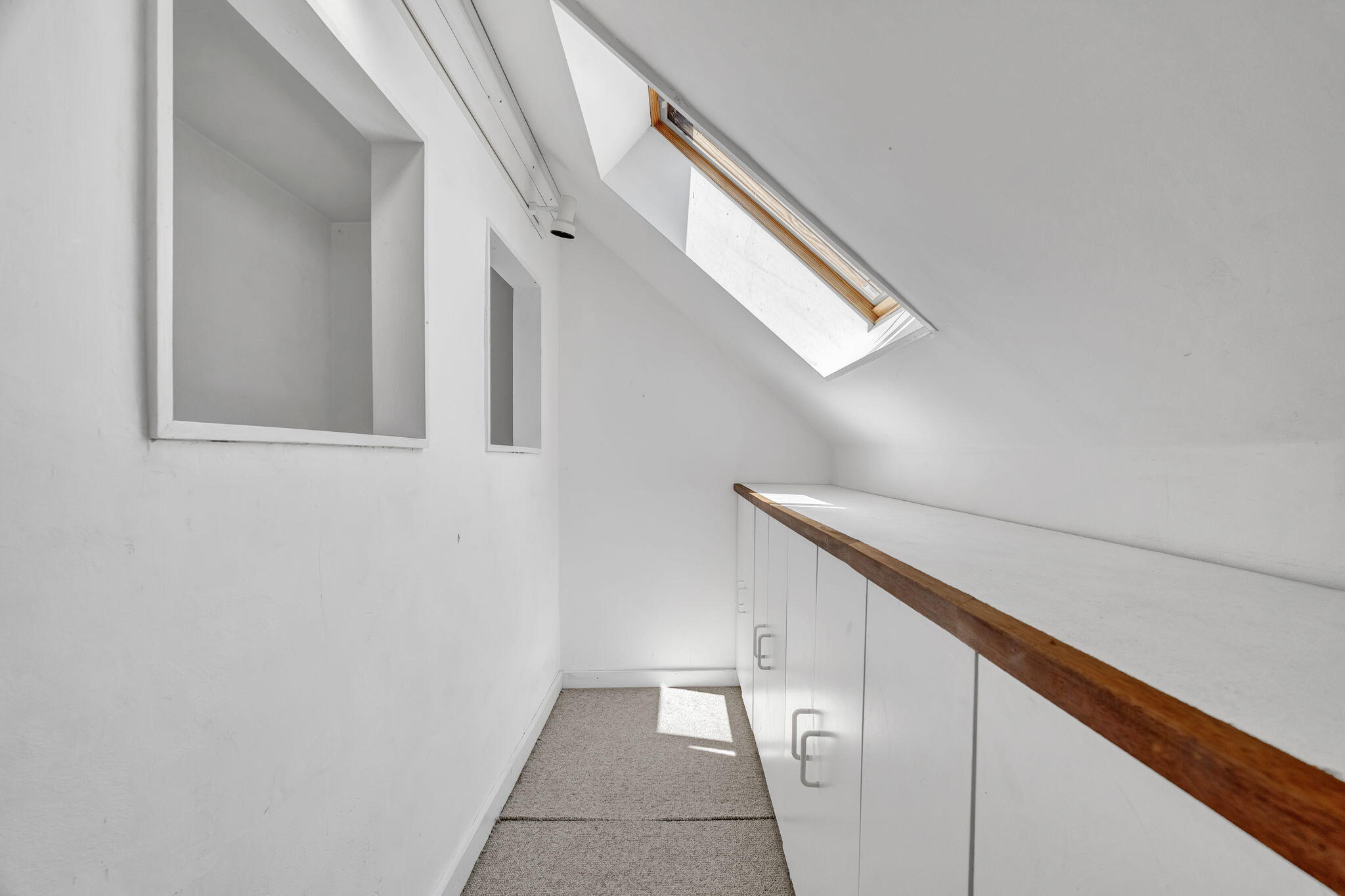 6 Snowhill Lane Property Photo 26