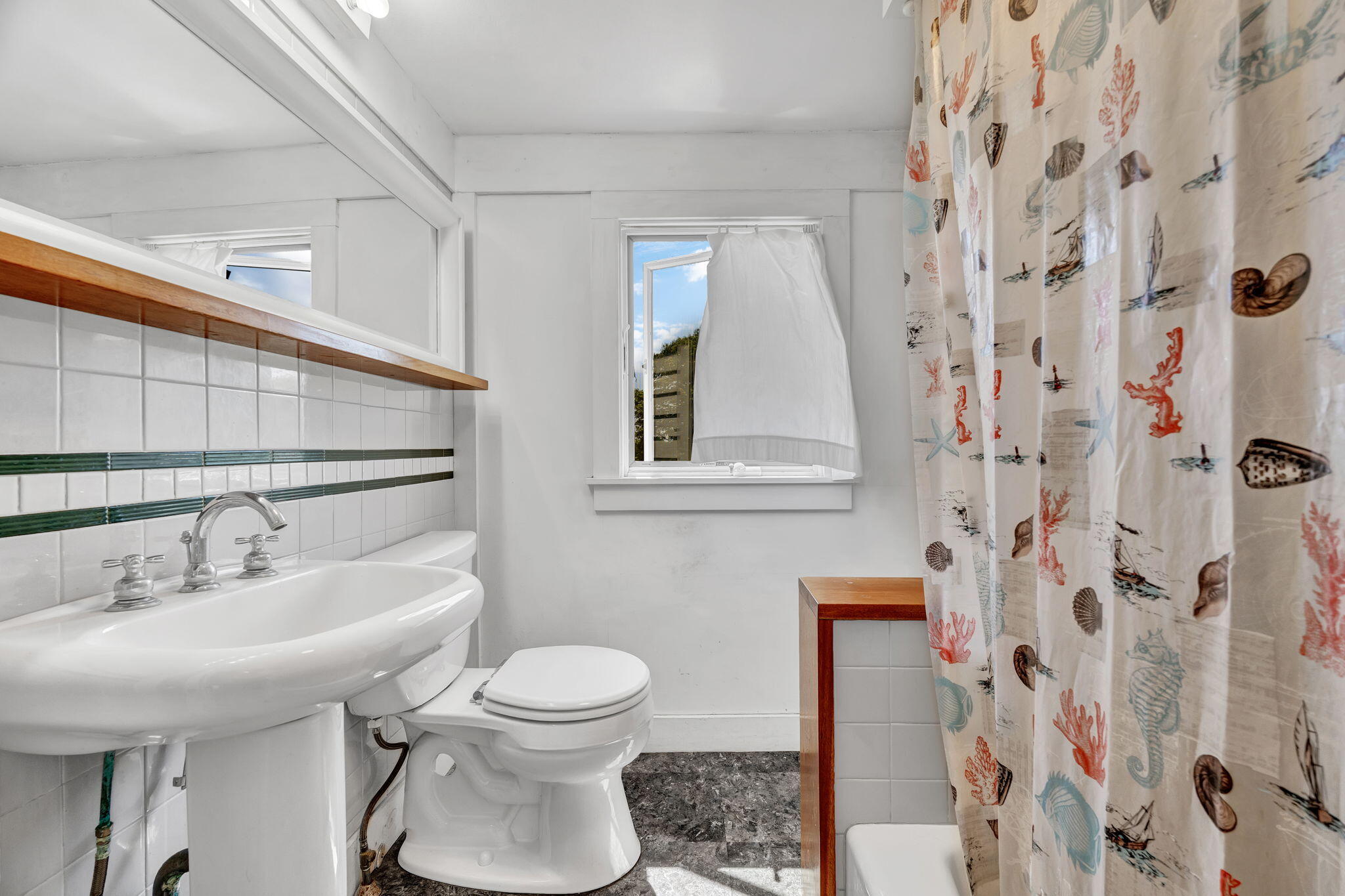 6 Snowhill Lane Property Photo 31