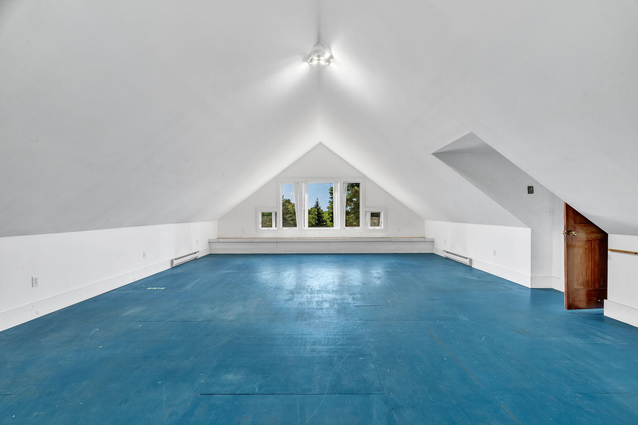6 Snowhill Lane Property Photo 32
