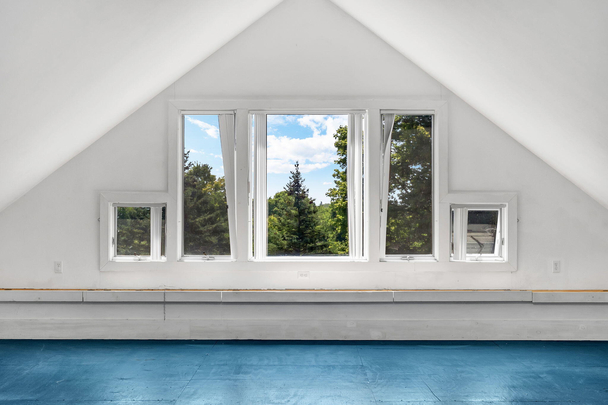 6 Snowhill Lane Property Photo 33