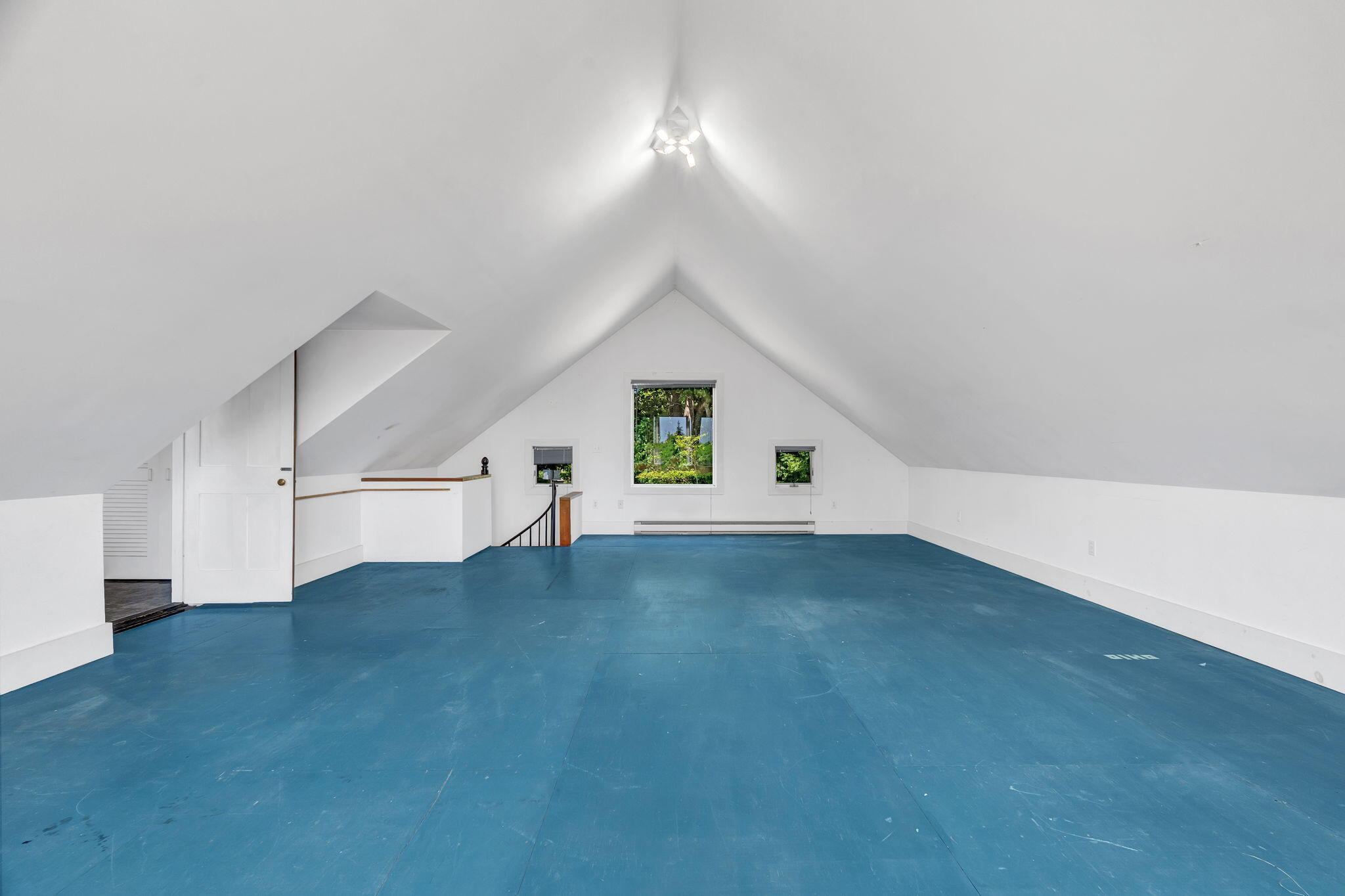 6 Snowhill Lane Property Photo 34
