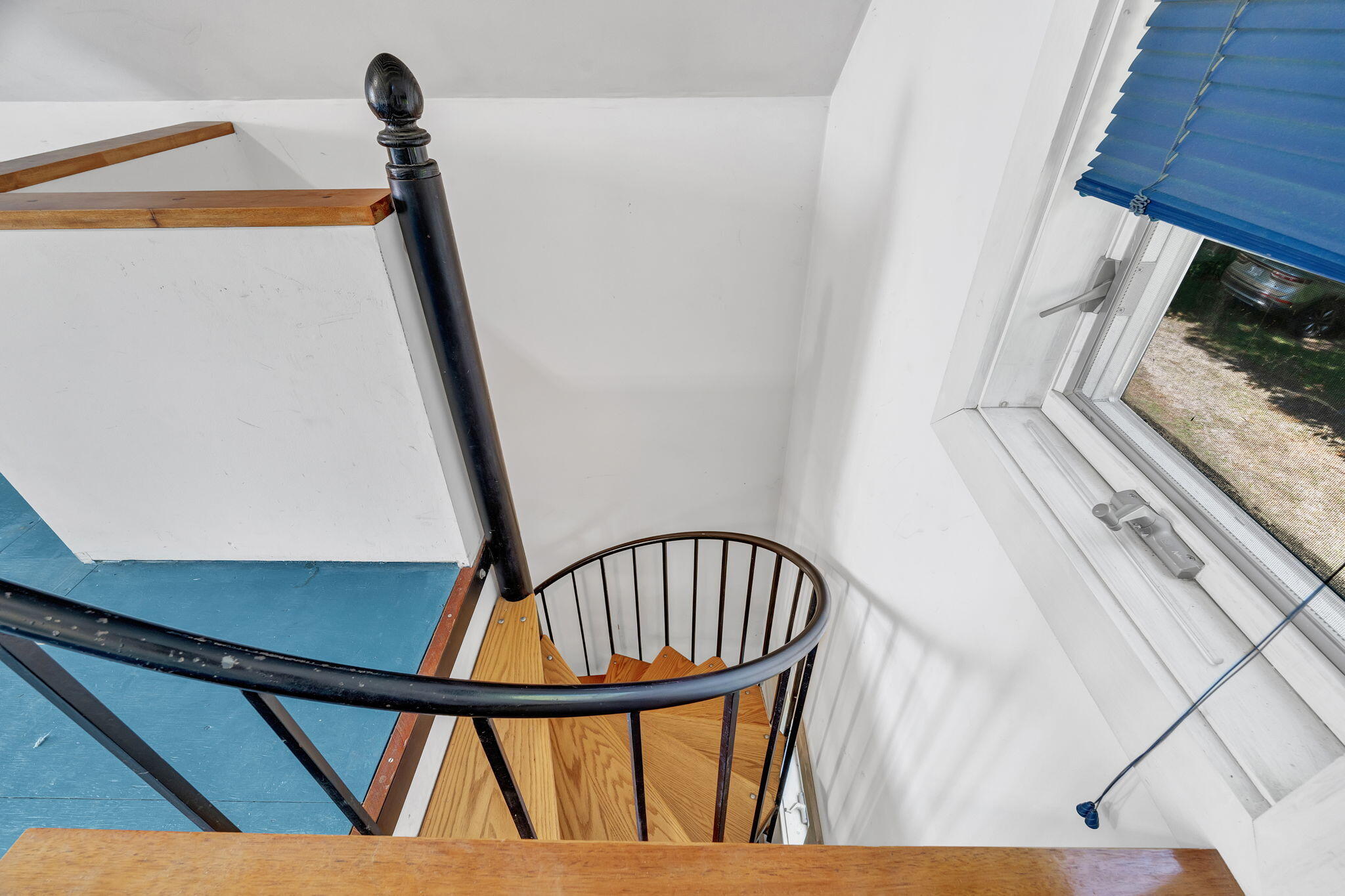 6 Snowhill Lane Property Photo 37