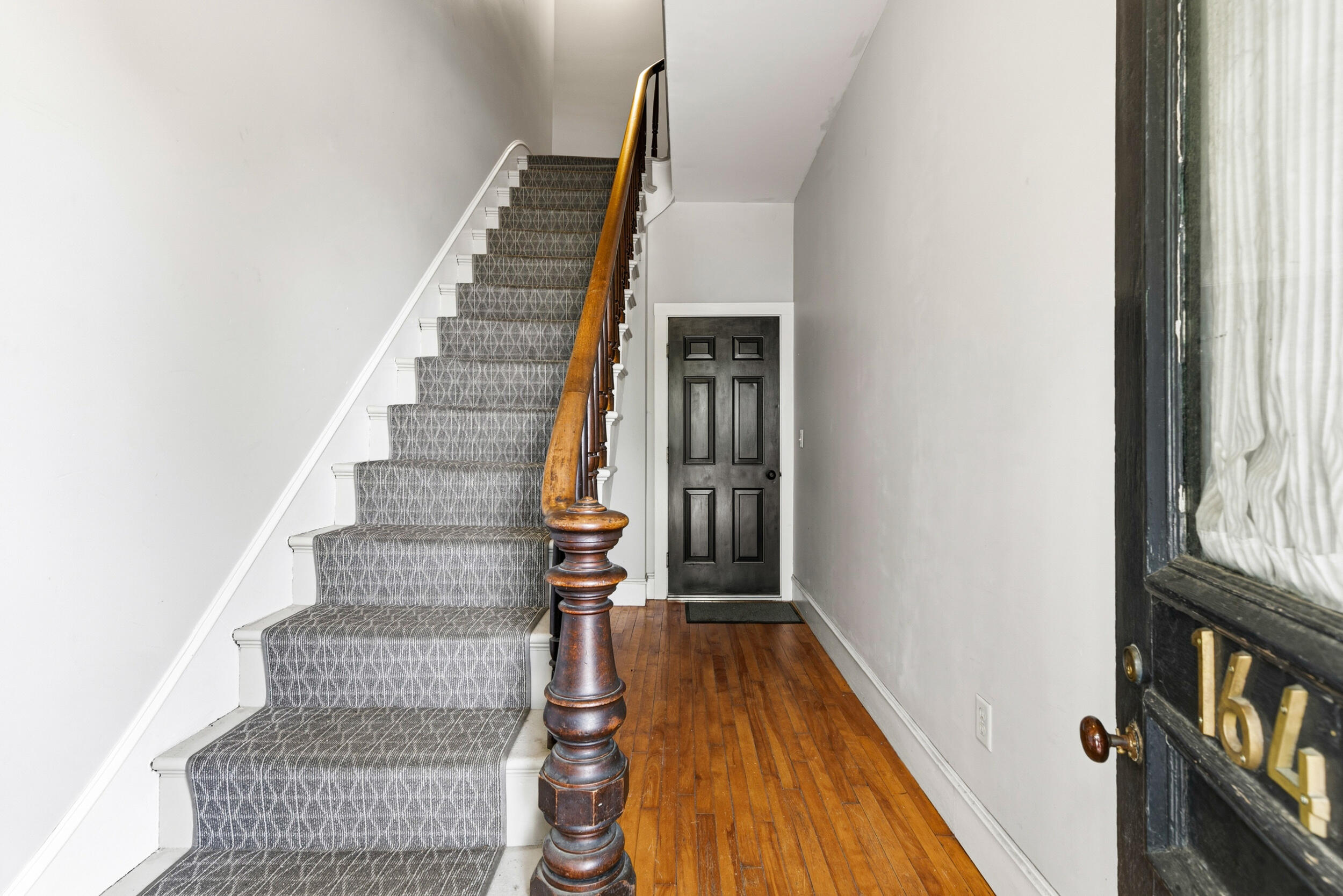 164 Pearl Street B Property Photo 3