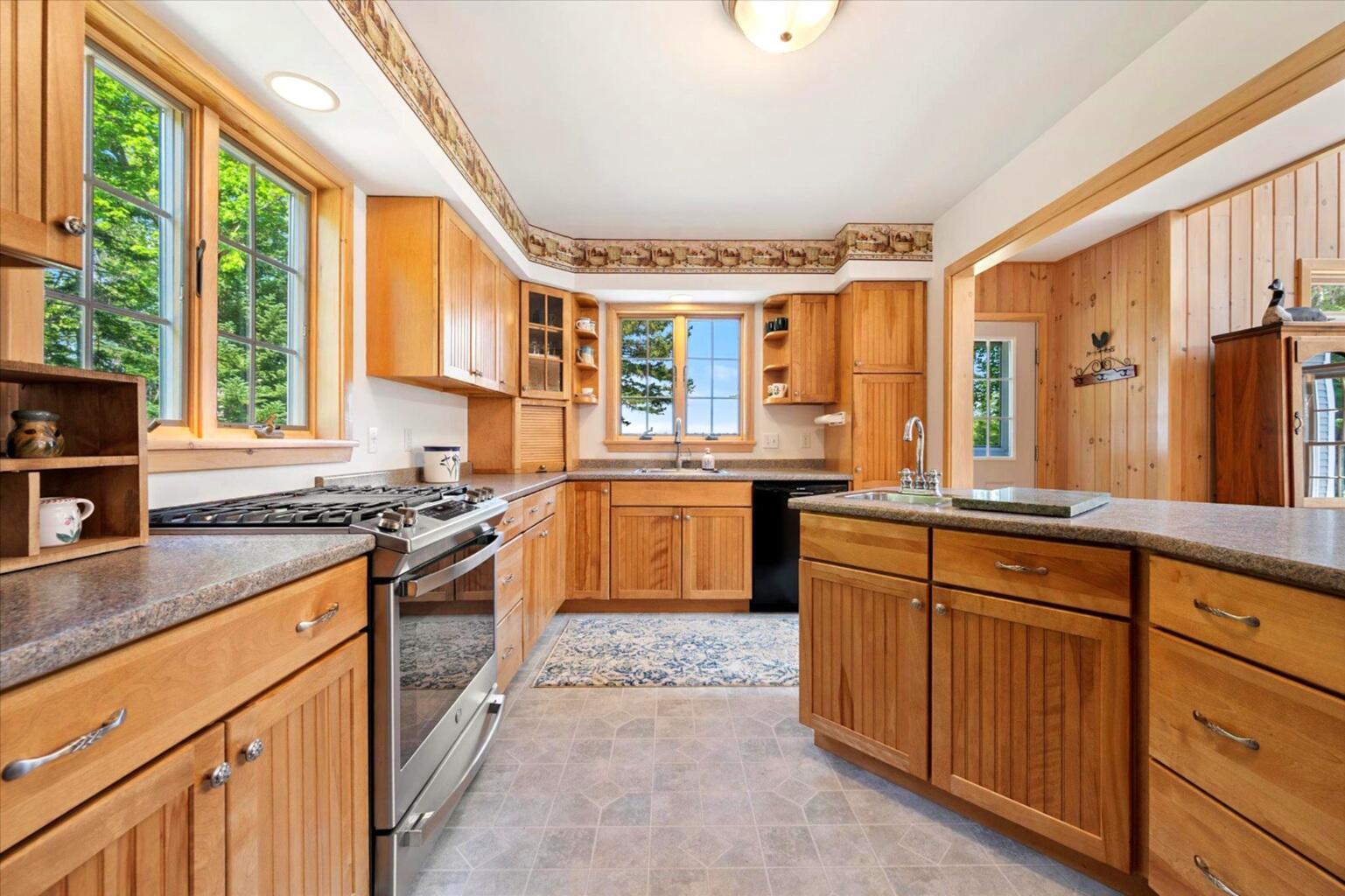 562 Rays Point Road Property Photo 6
