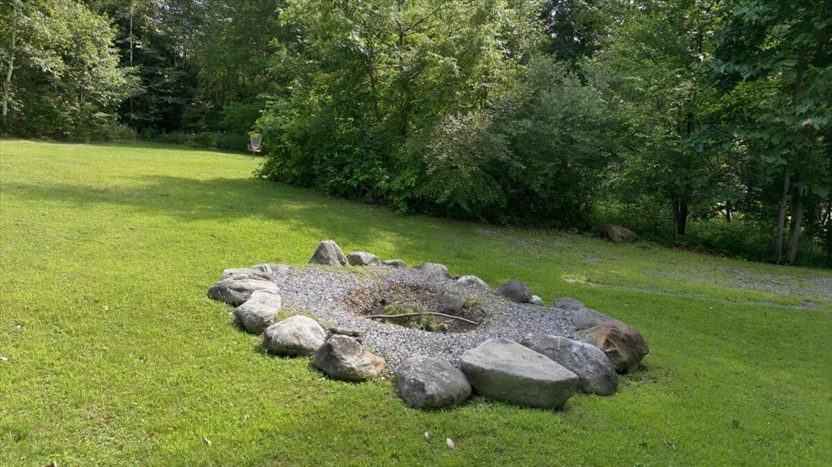 1040 Hallowell Litchfield Road Property Photo 4