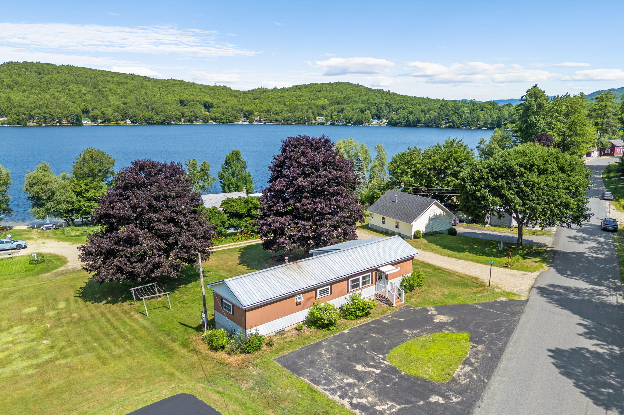 139 E Shore Road Property Photo 1