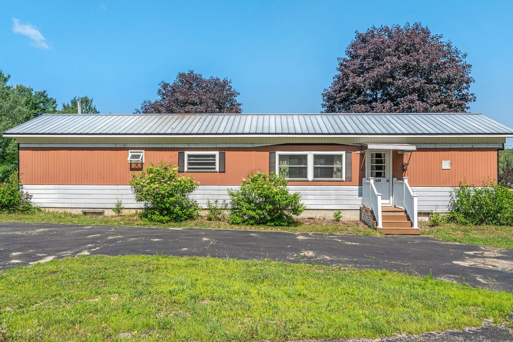 139 E Shore Road Property Photo 4