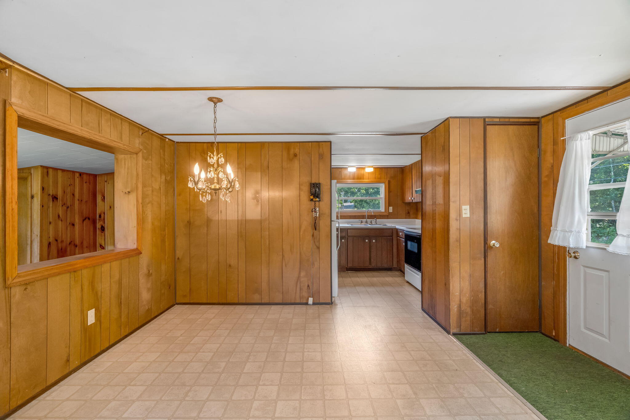 139 E Shore Road Property Photo 9