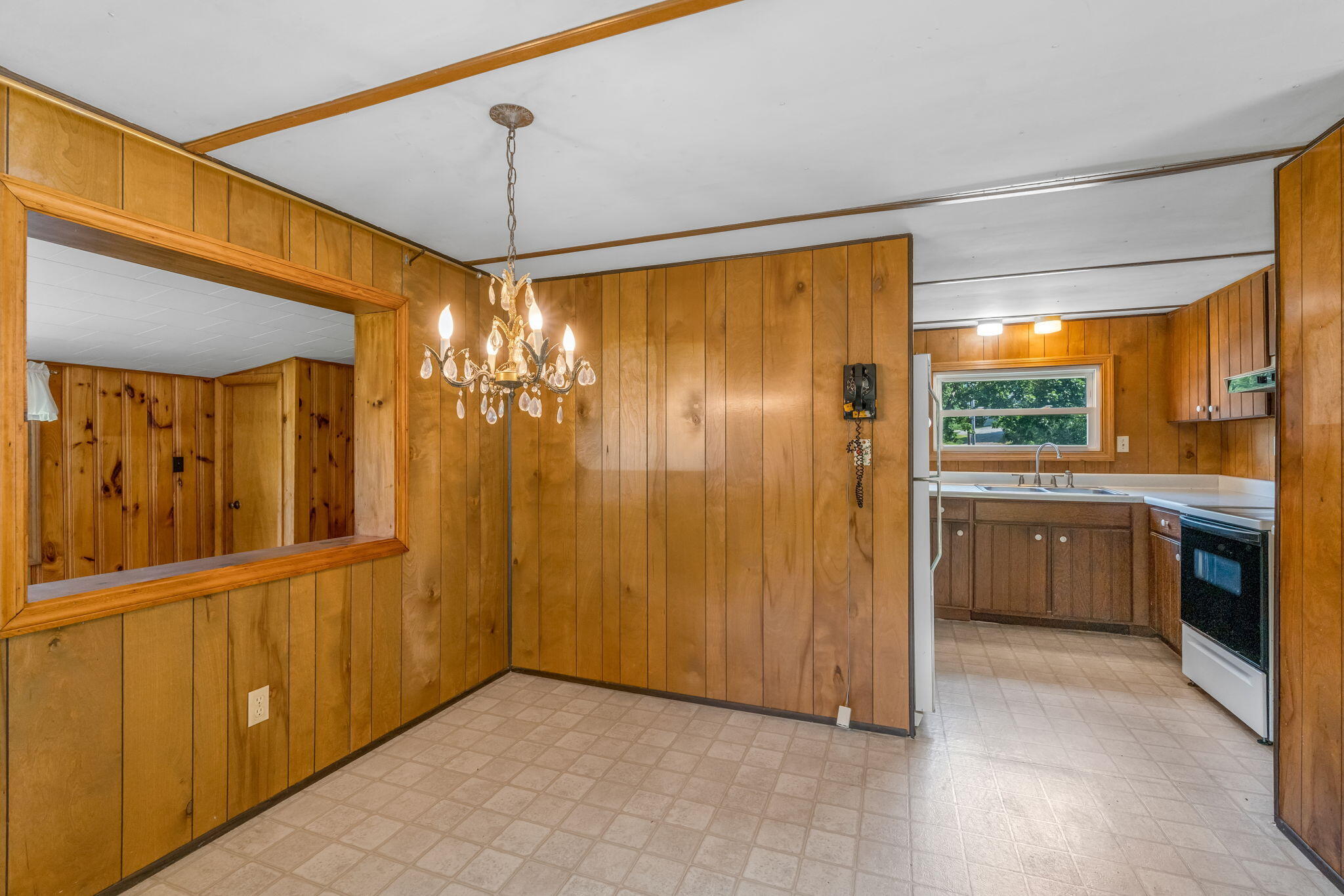 139 E Shore Road Property Photo 11